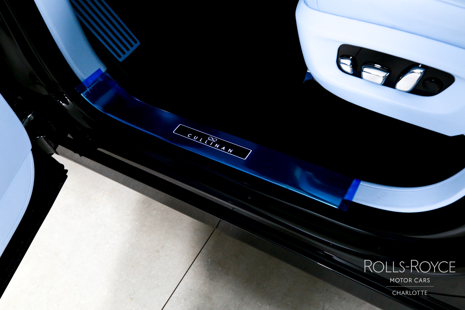 2025 Rolls Royce Cullinan Black Badge photo 17