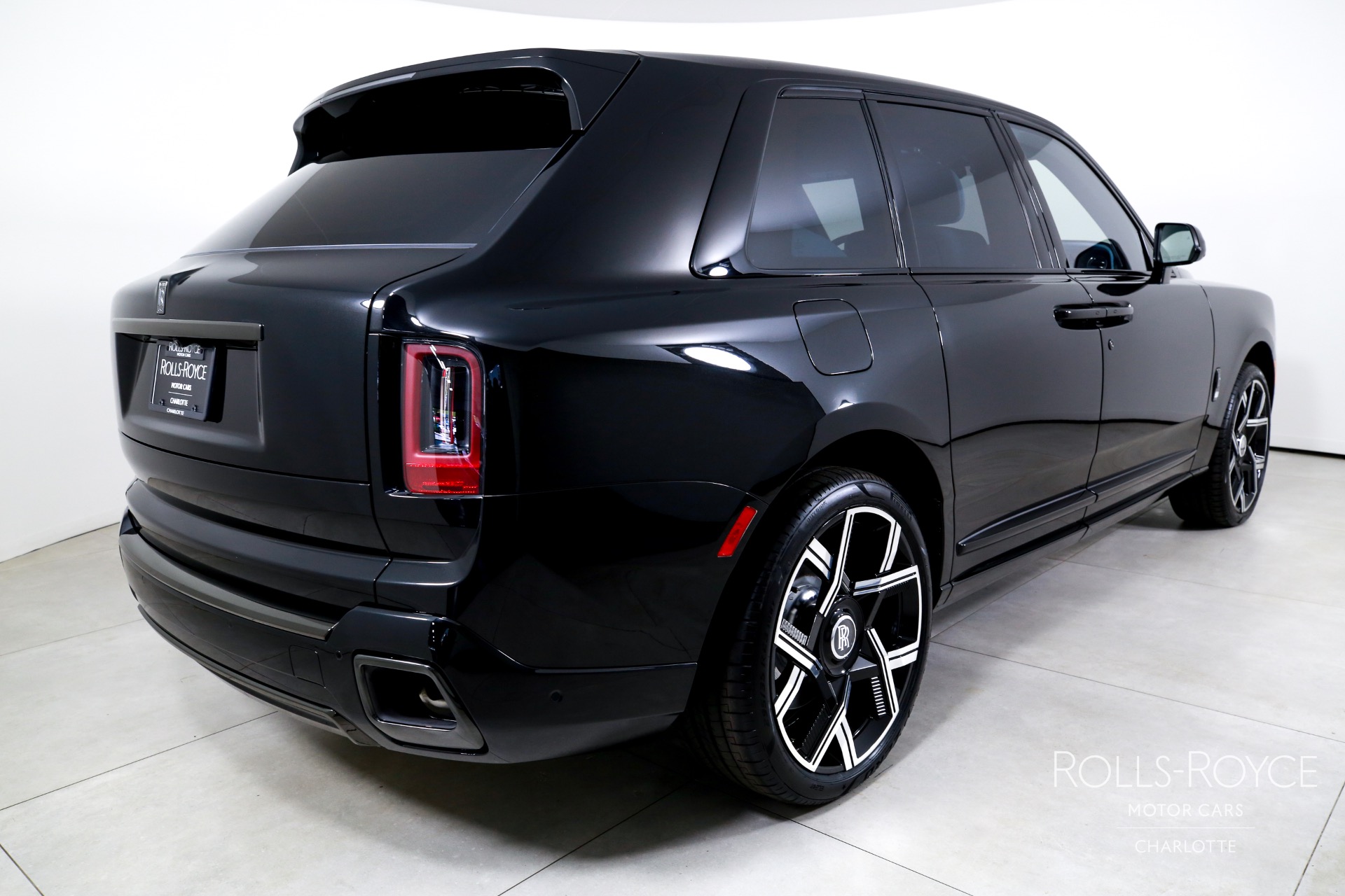 2025 Rolls Royce Cullinan Black Badge photo 2