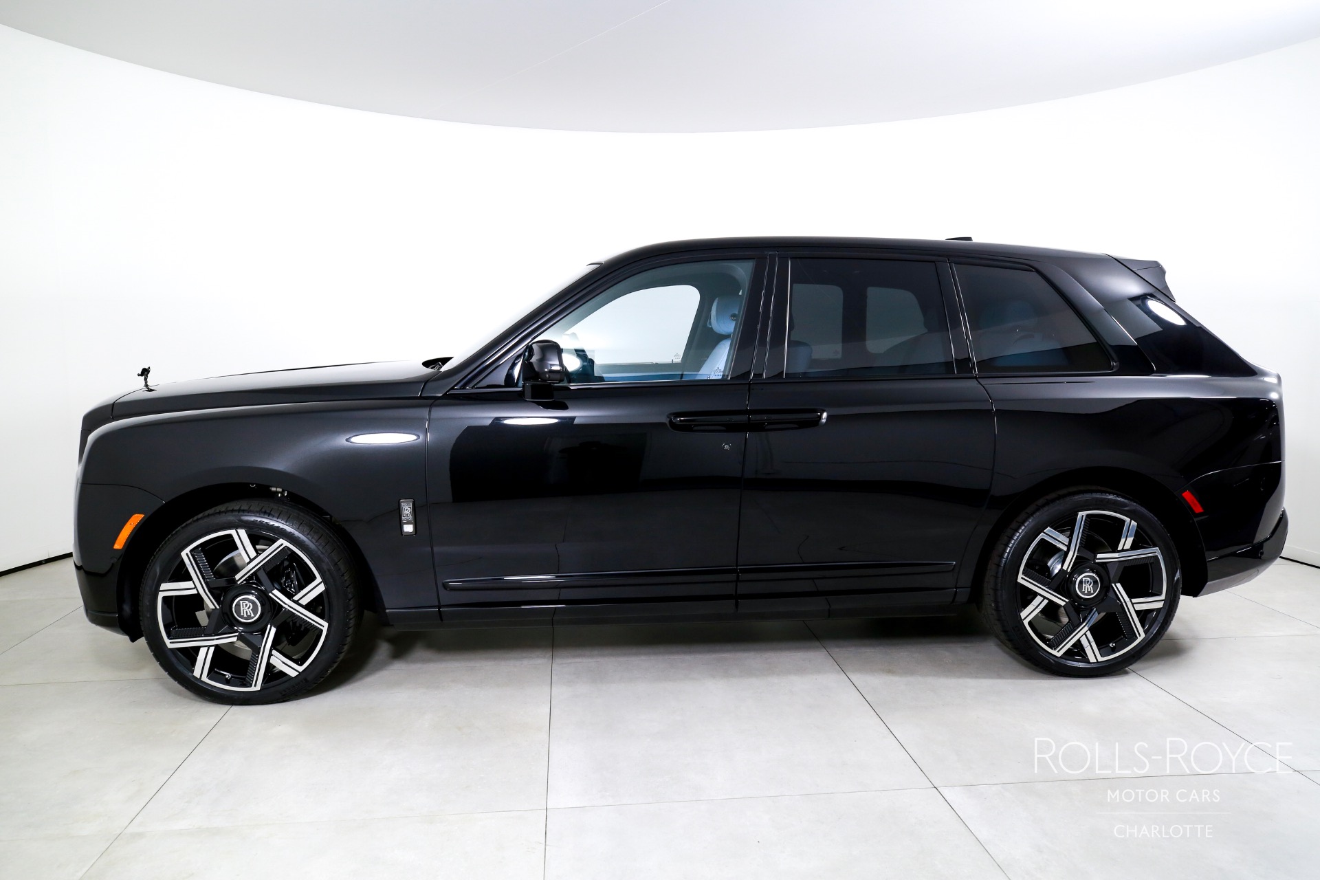 2025 Rolls Royce Cullinan Black Badge photo 3