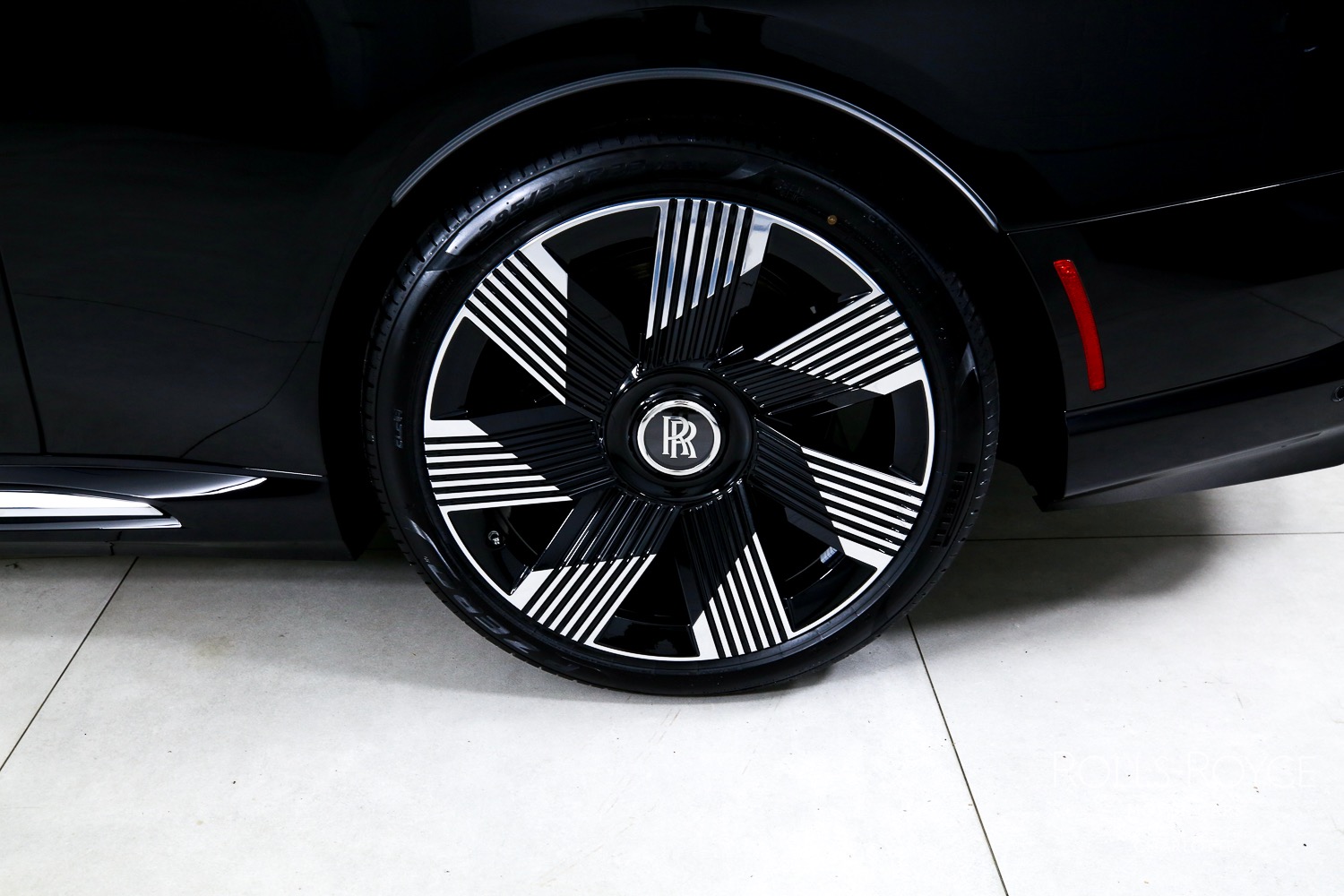 2025 Rolls Royce Spectre photo 31