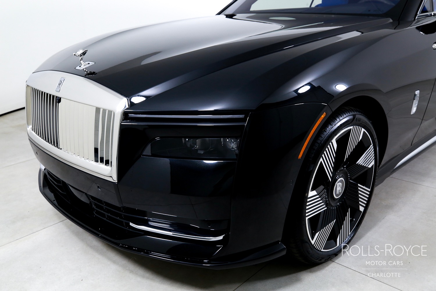 2025 Rolls Royce Spectre photo 32