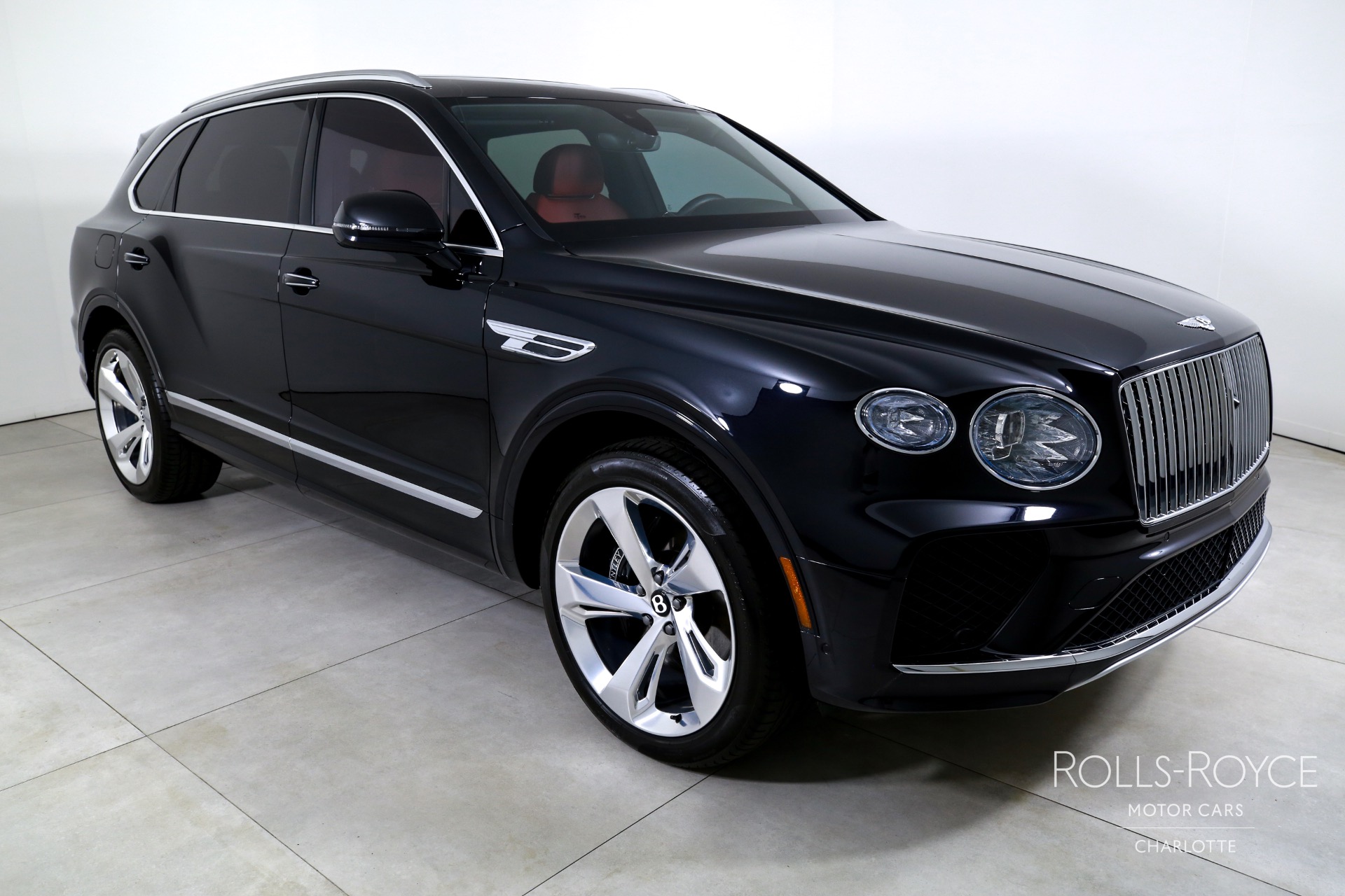 2023 Bentley Bentayga EWB V8 photo 2