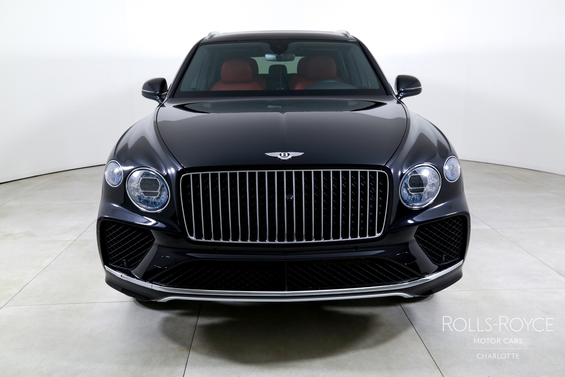 2023 Bentley Bentayga EWB V8 photo 3