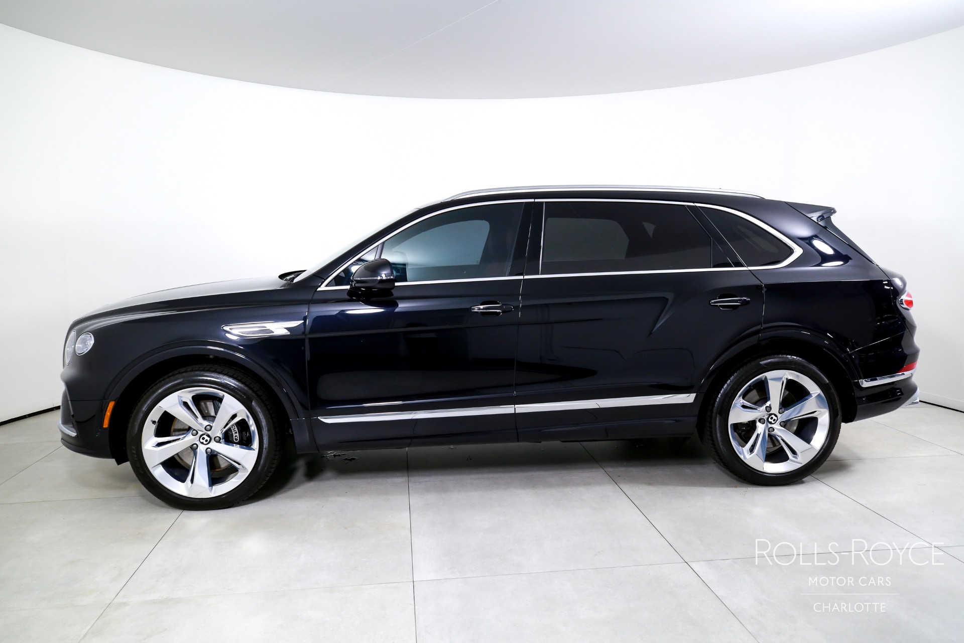 2023 Bentley Bentayga EWB V8 photo 4