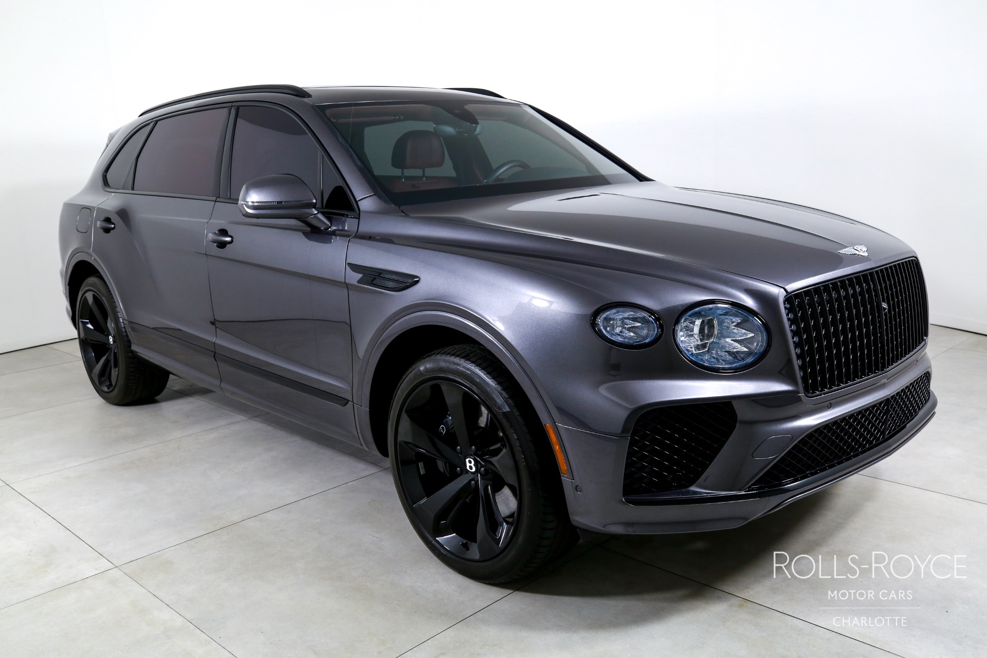 2023 Bentley Bentayga EWB V8 photo 2