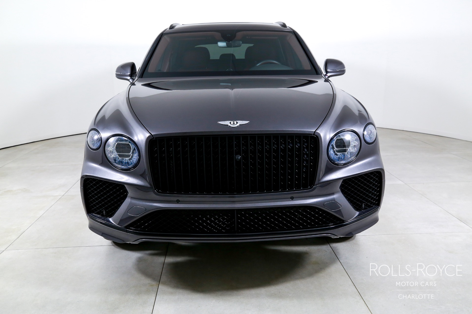 2023 Bentley Bentayga EWB V8 photo 3