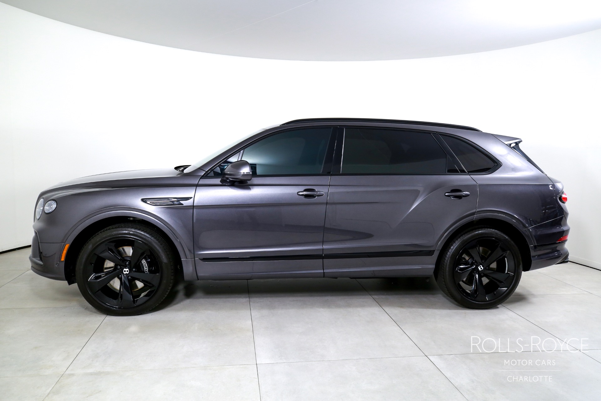 2023 Bentley Bentayga EWB V8 photo 4