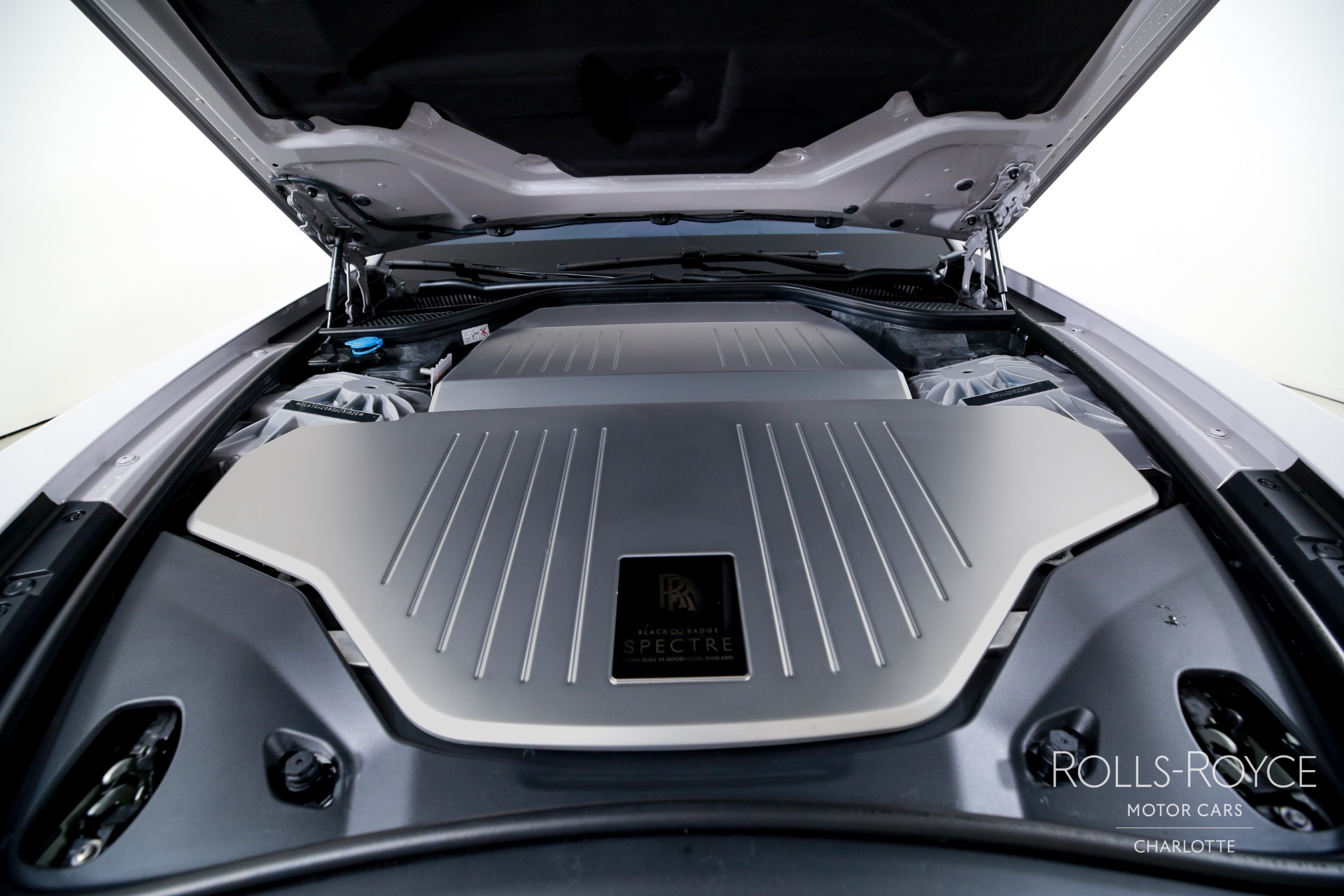 2025 Rolls Royce Spectre photo 28