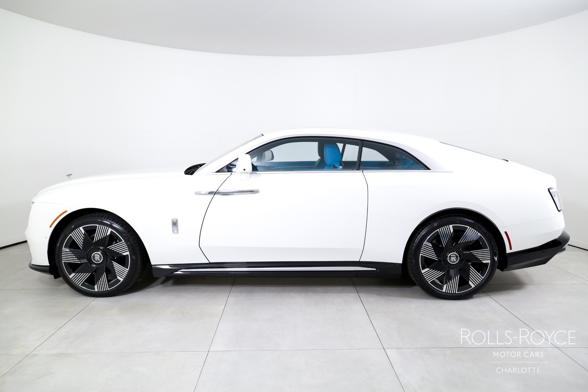 2025 Rolls Royce Spectre photo 3