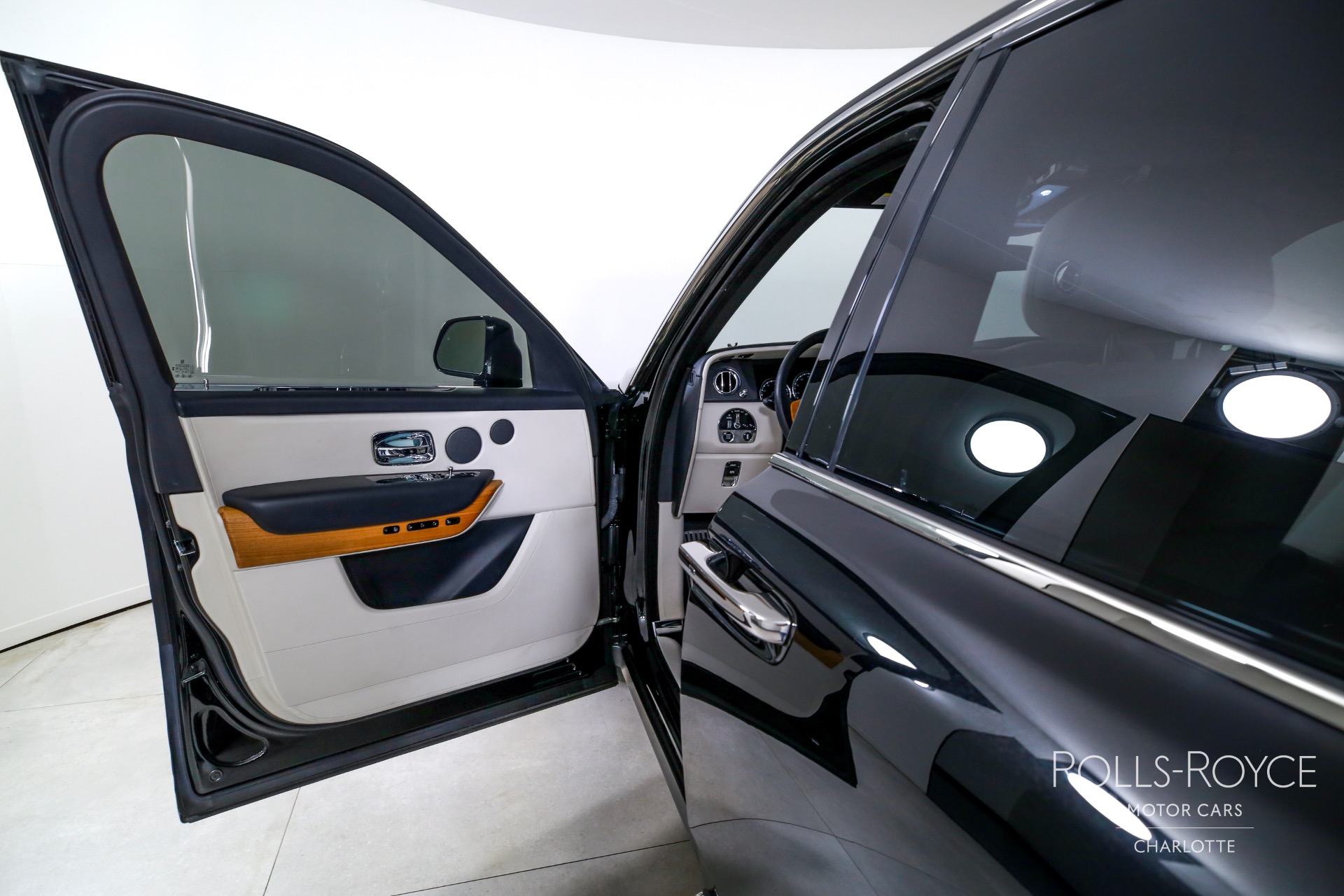 2019 Rolls Royce Cullinan RR31 photo 9