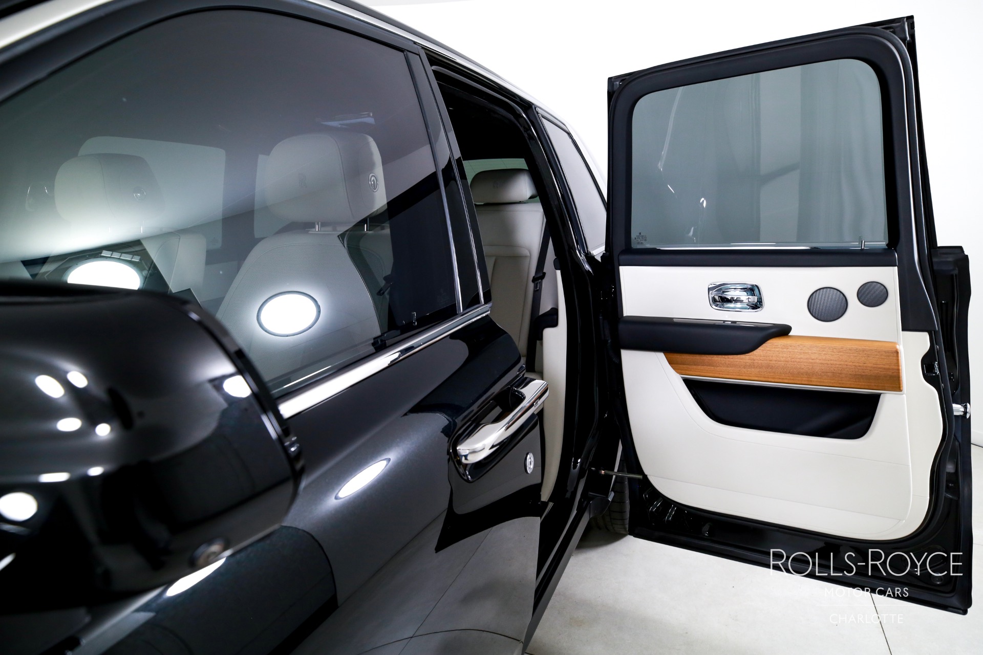 2019 Rolls Royce Cullinan RR31 photo 13