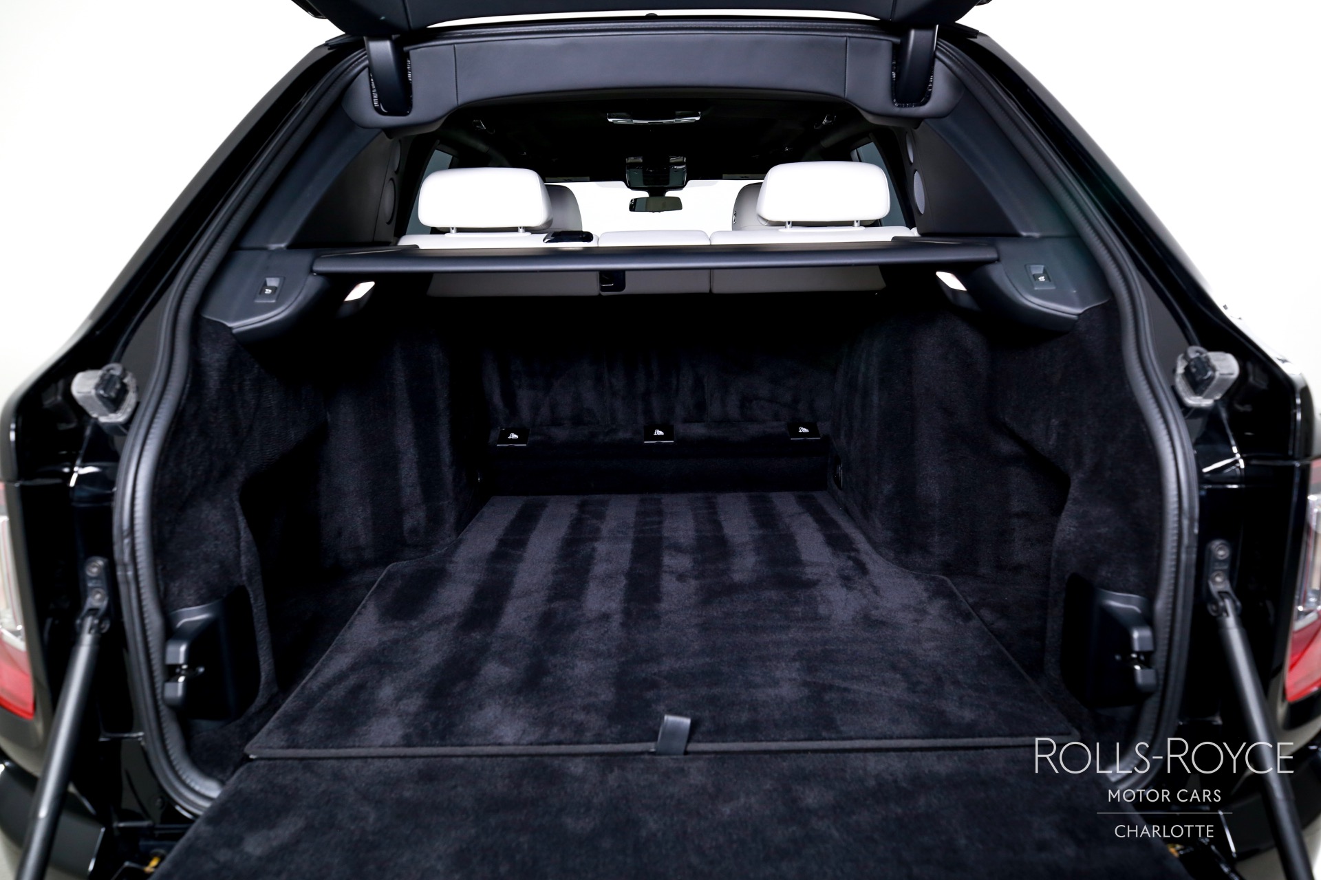 2019 Rolls Royce Cullinan RR31 photo 16