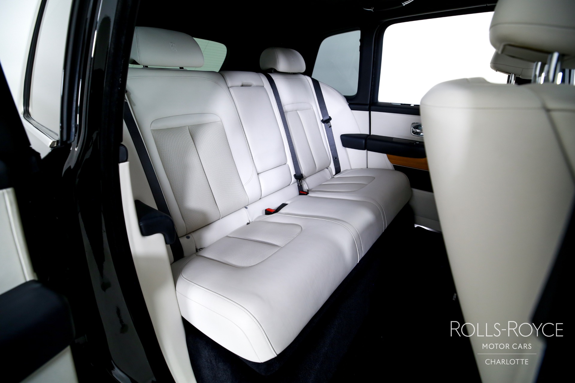 2019 Rolls Royce Cullinan RR31 photo 18