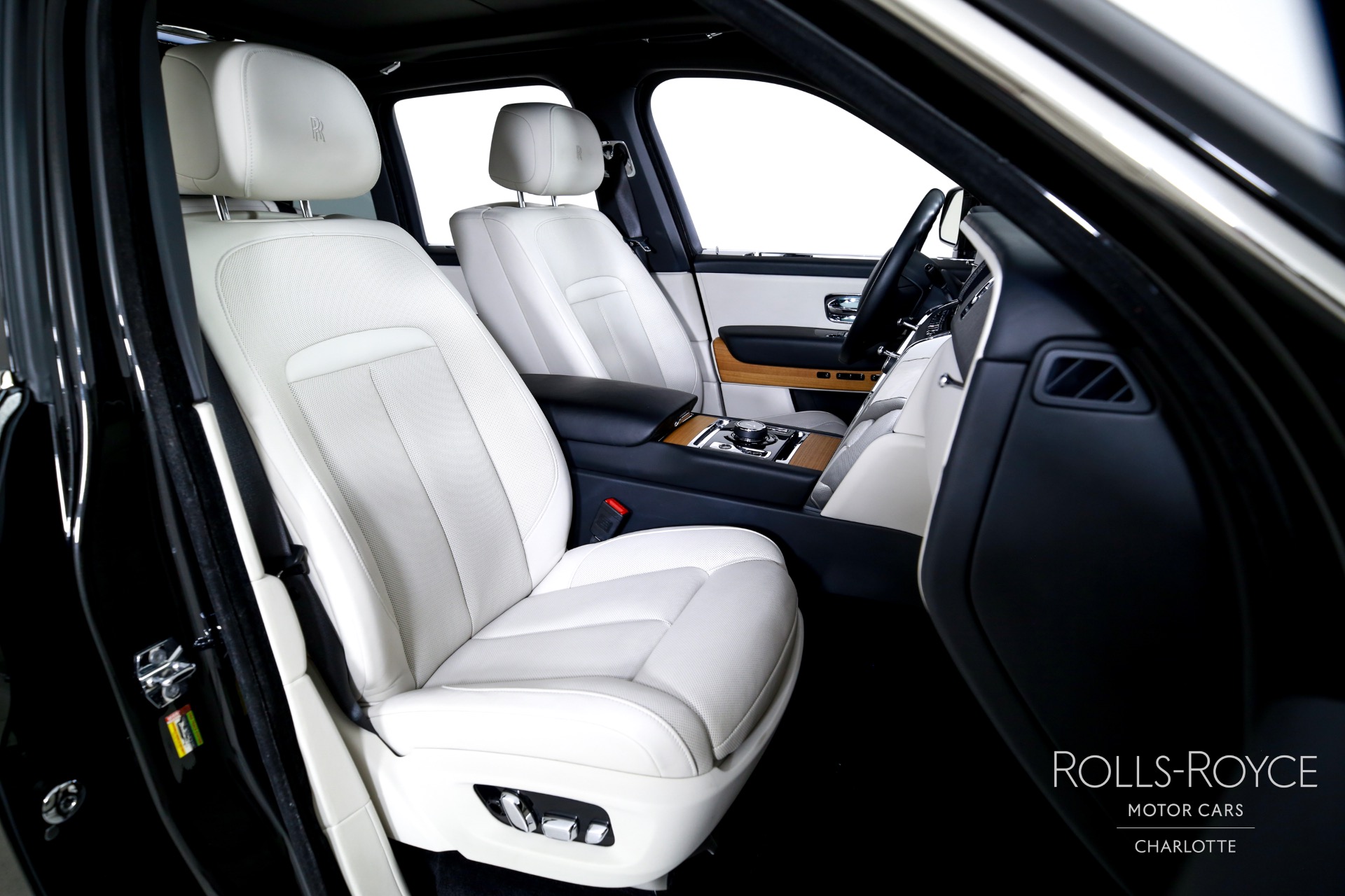 2019 Rolls Royce Cullinan RR31 photo 21