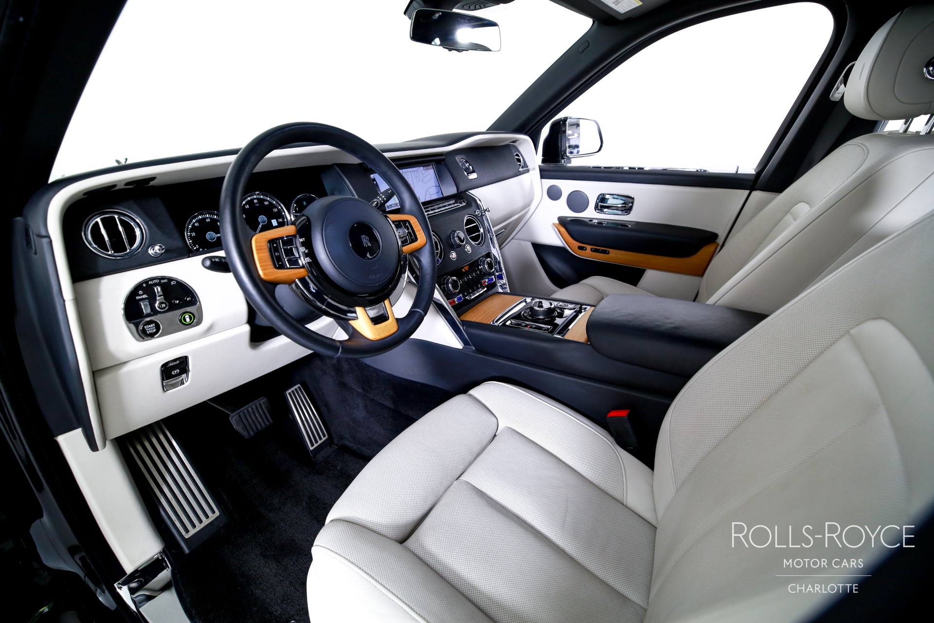 2019 Rolls Royce Cullinan RR31 photo 2