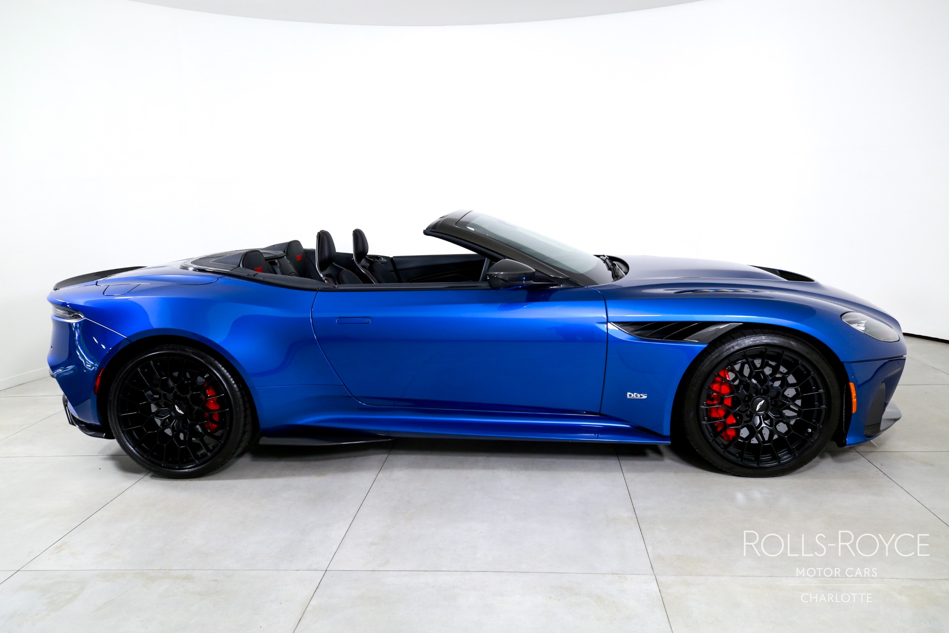 2023 Aston Martin DBS photo 10