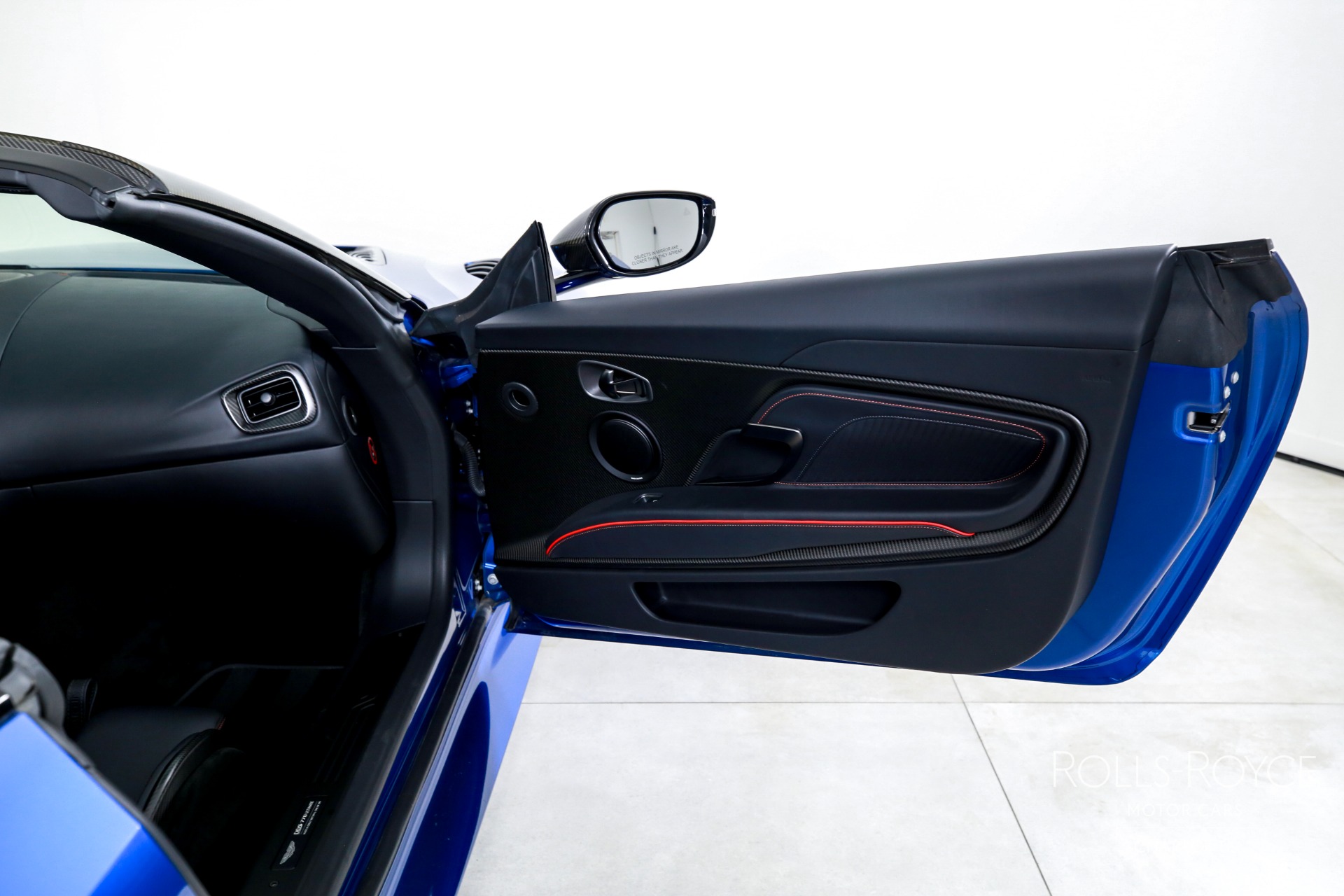 2023 Aston Martin DBS photo 19