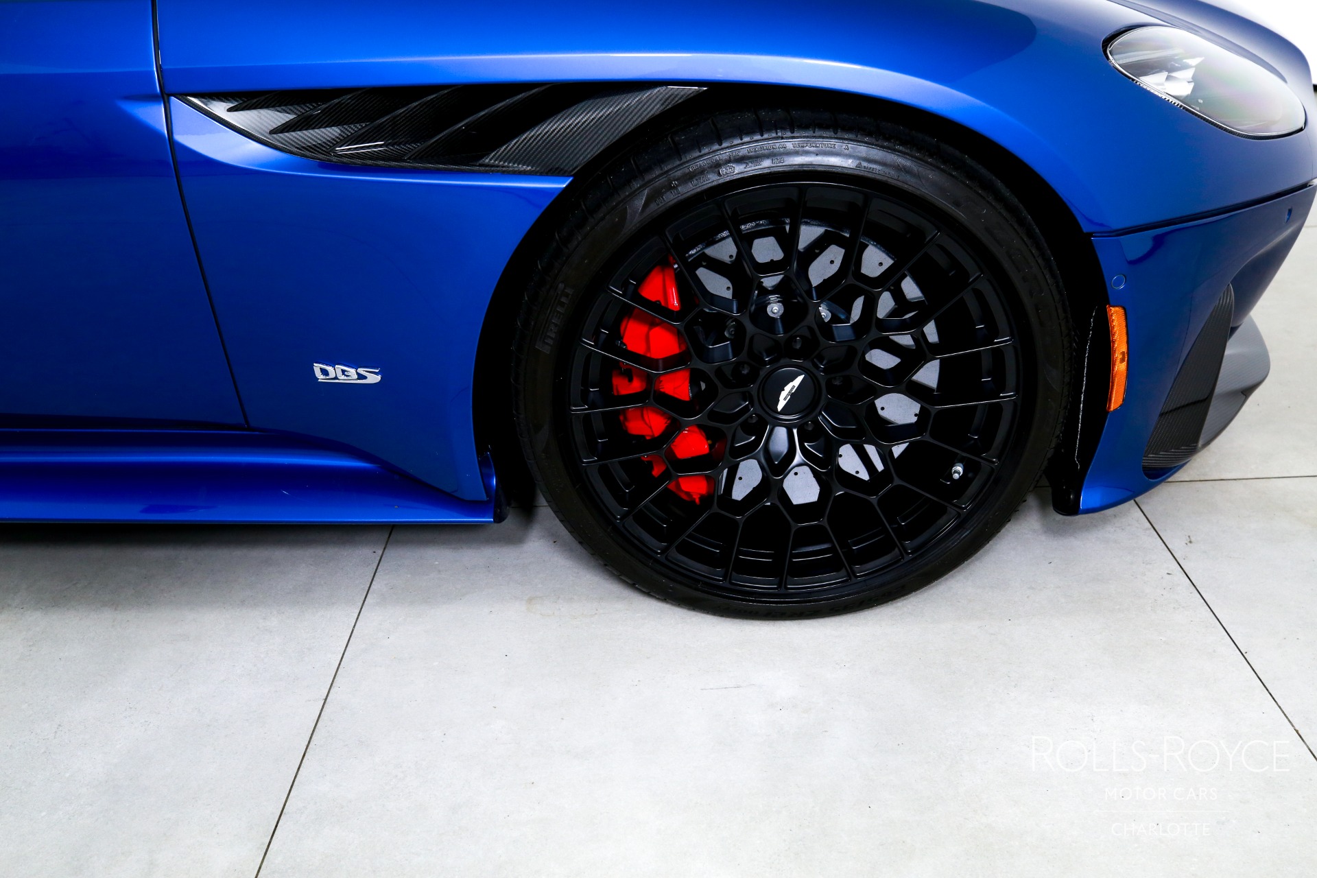 2023 Aston Martin DBS photo 23