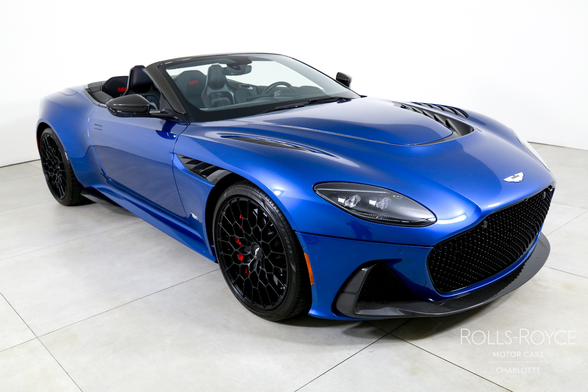 2023 Aston Martin DBS photo 4
