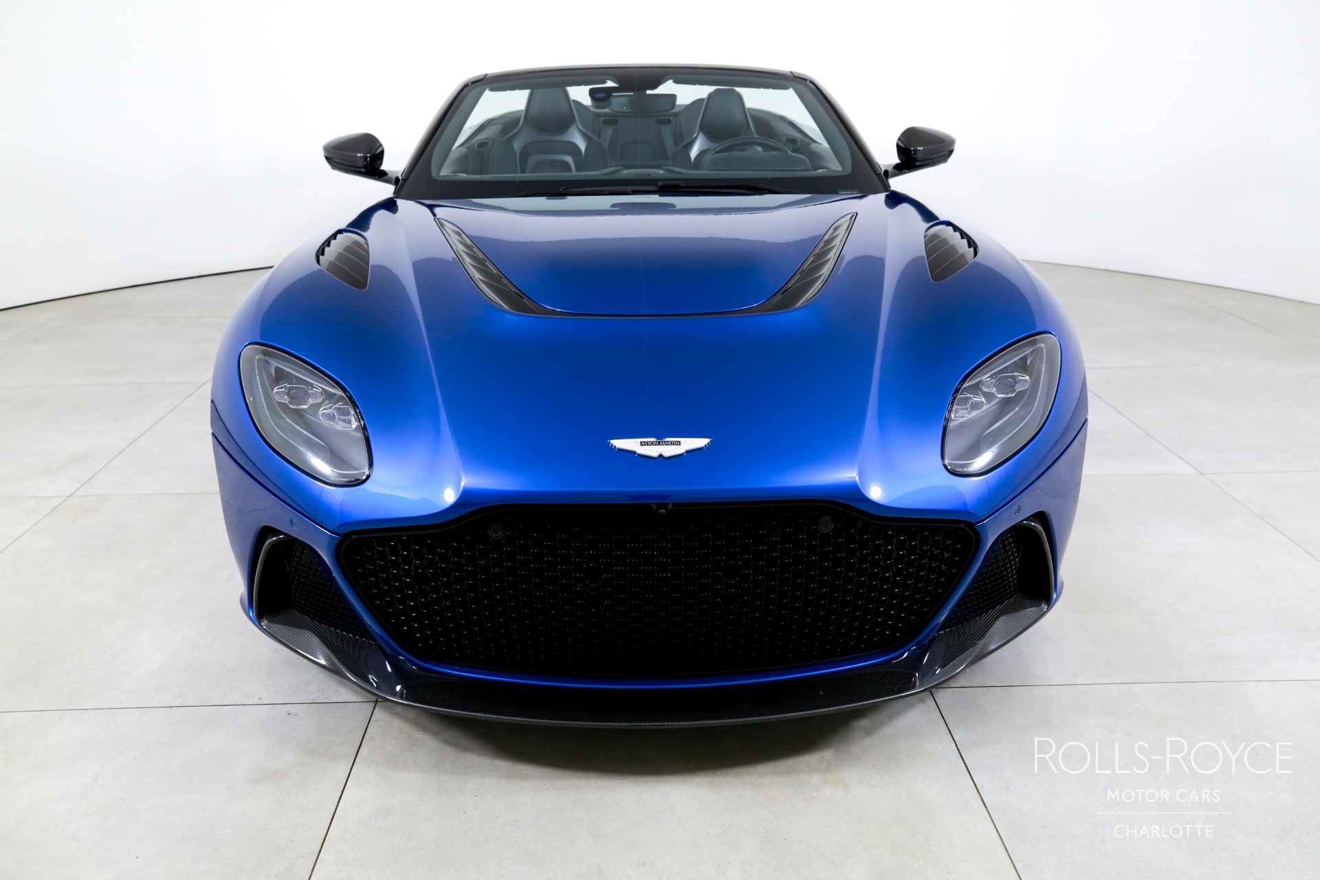 2023 Aston Martin DBS photo 5
