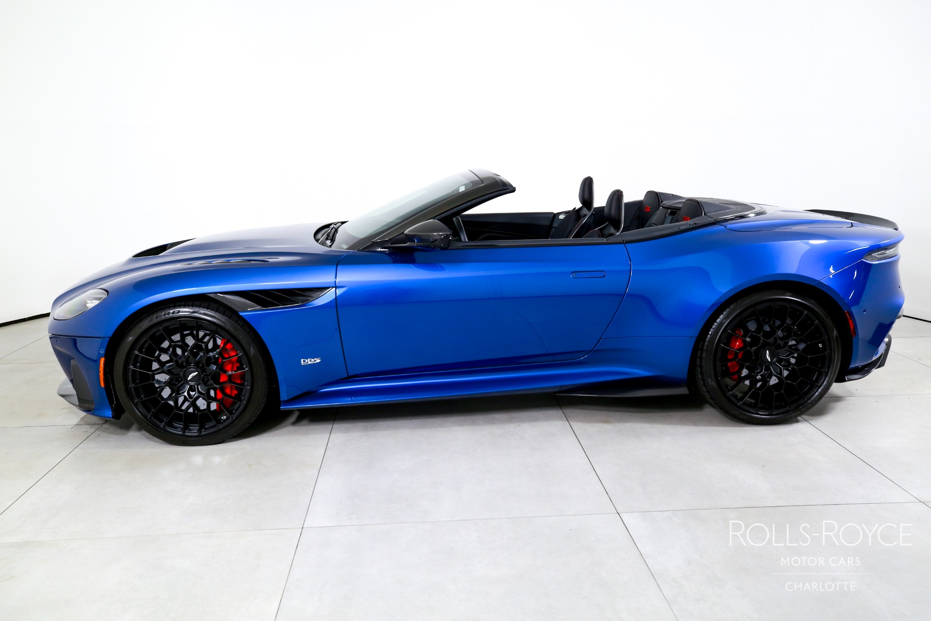 2023 Aston Martin DBS photo 6