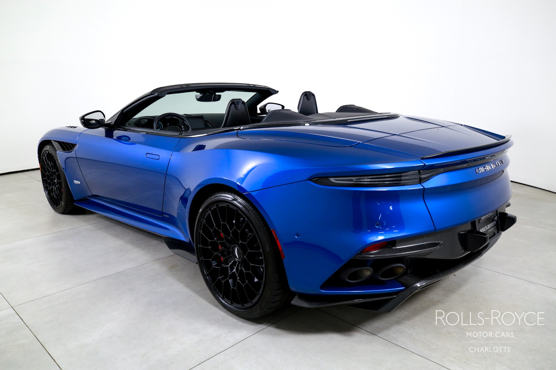 2023 Aston Martin DBS photo 7