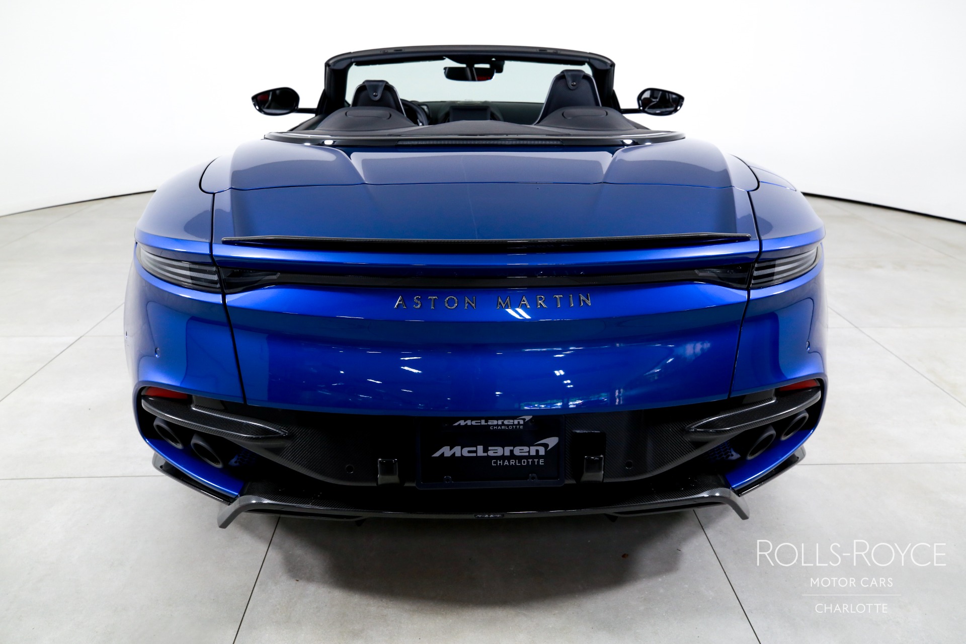 2023 Aston Martin DBS photo 8