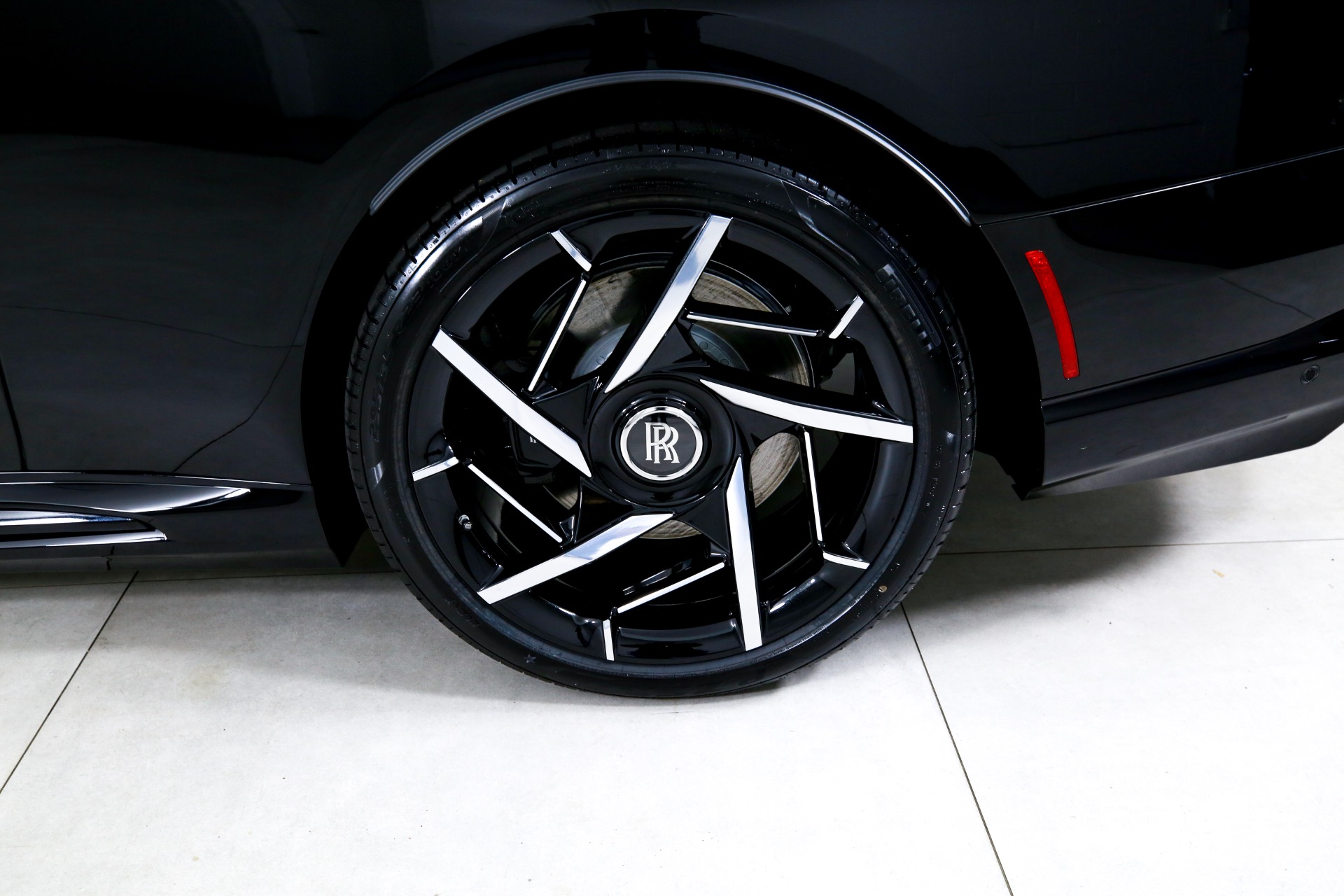 2025 Rolls Royce Spectre photo 33