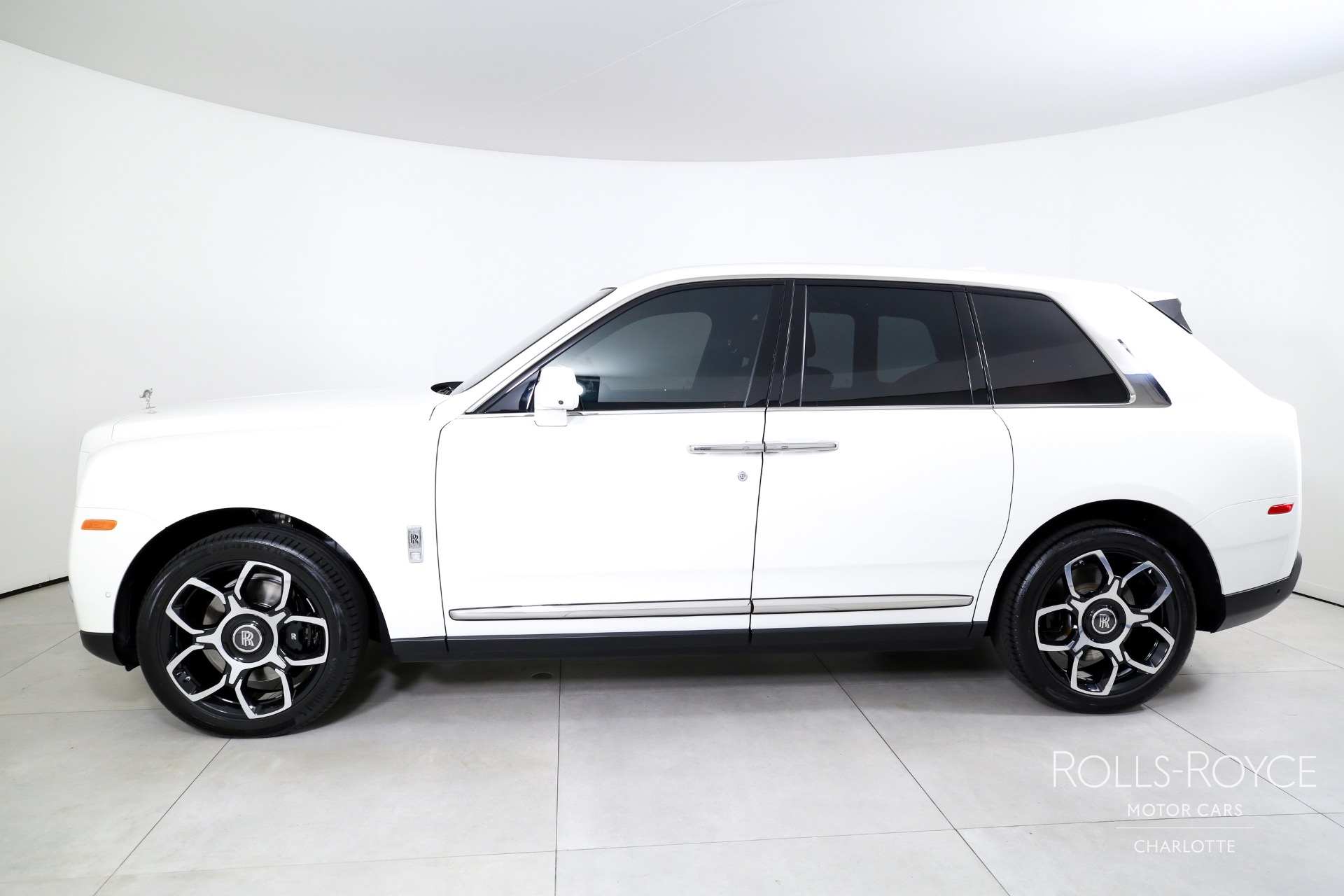 2020 Rolls Royce Cullinan photo 3
