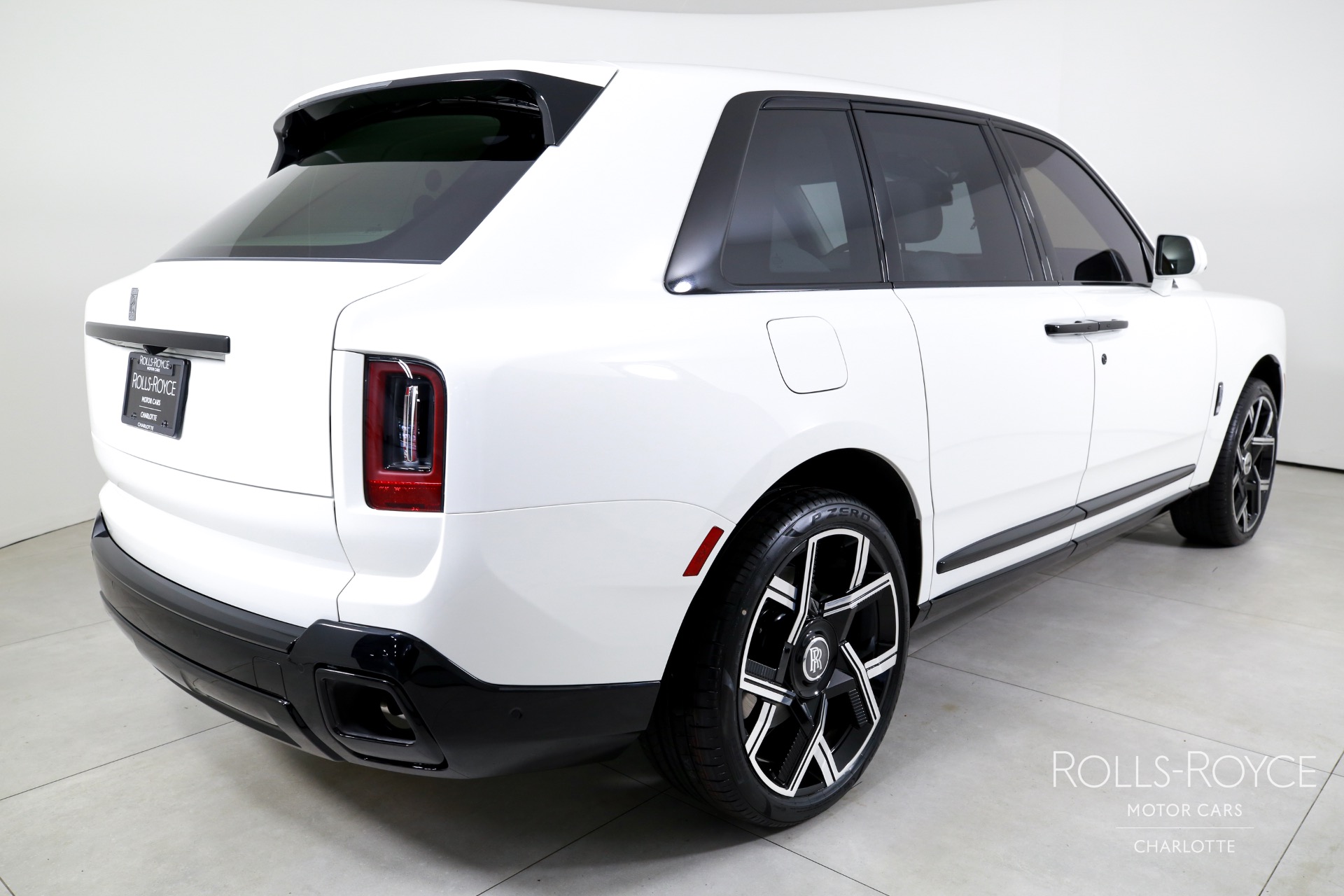 2025 Rolls Royce Cullinan RR photo 2