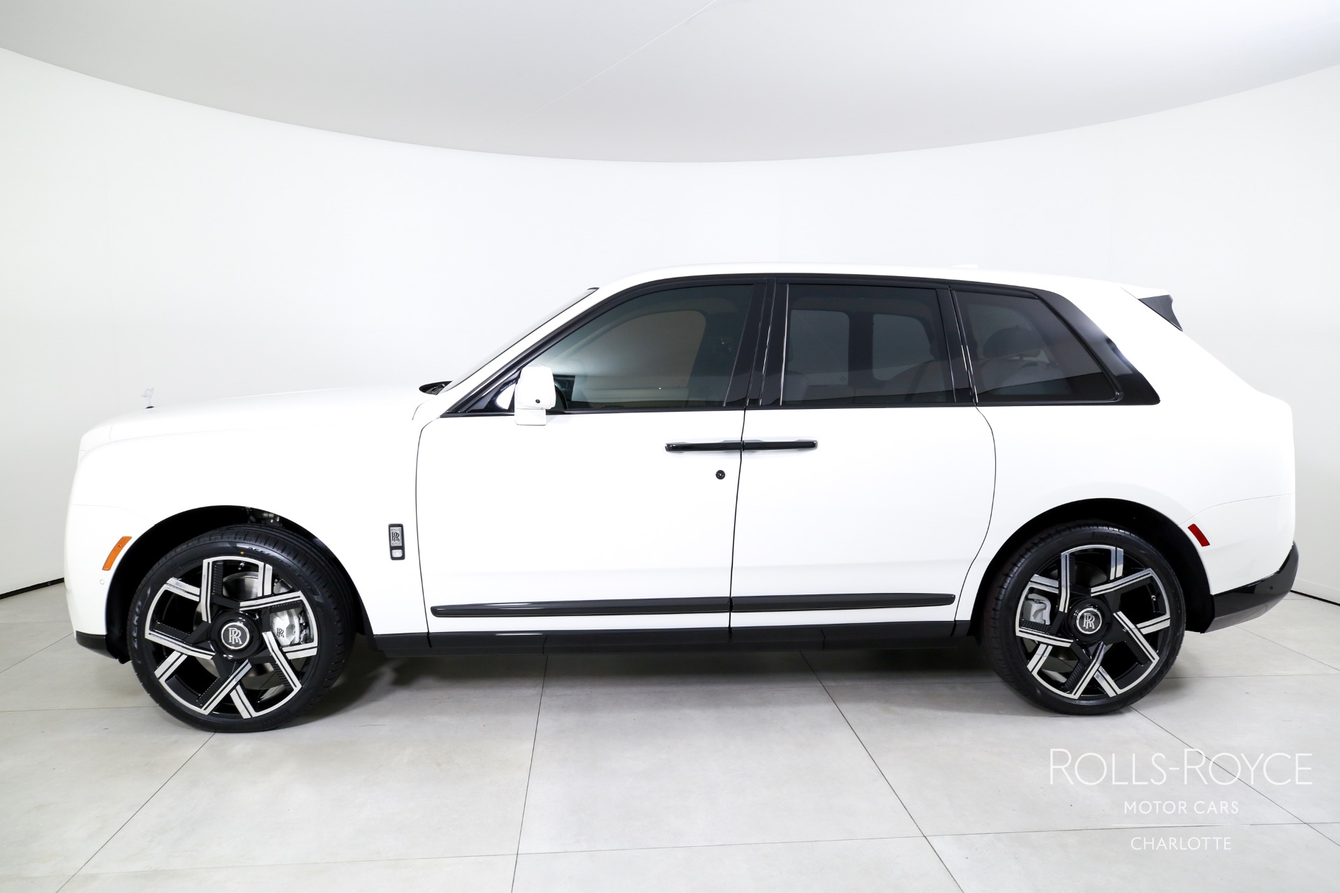 2025 Rolls Royce Cullinan RR photo 3