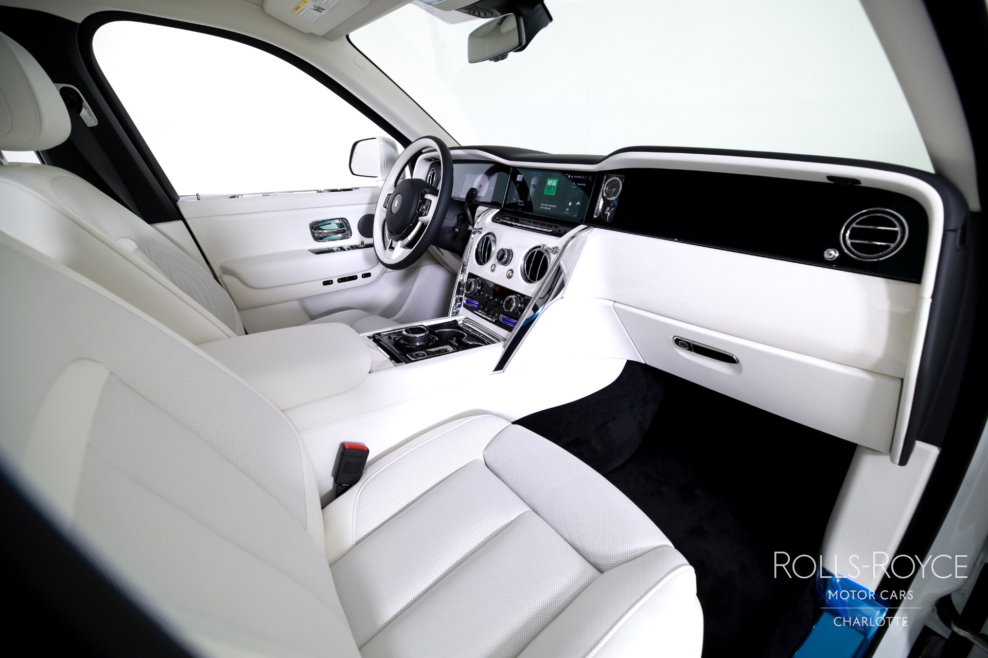 2025 Rolls Royce Cullinan RR photo 32