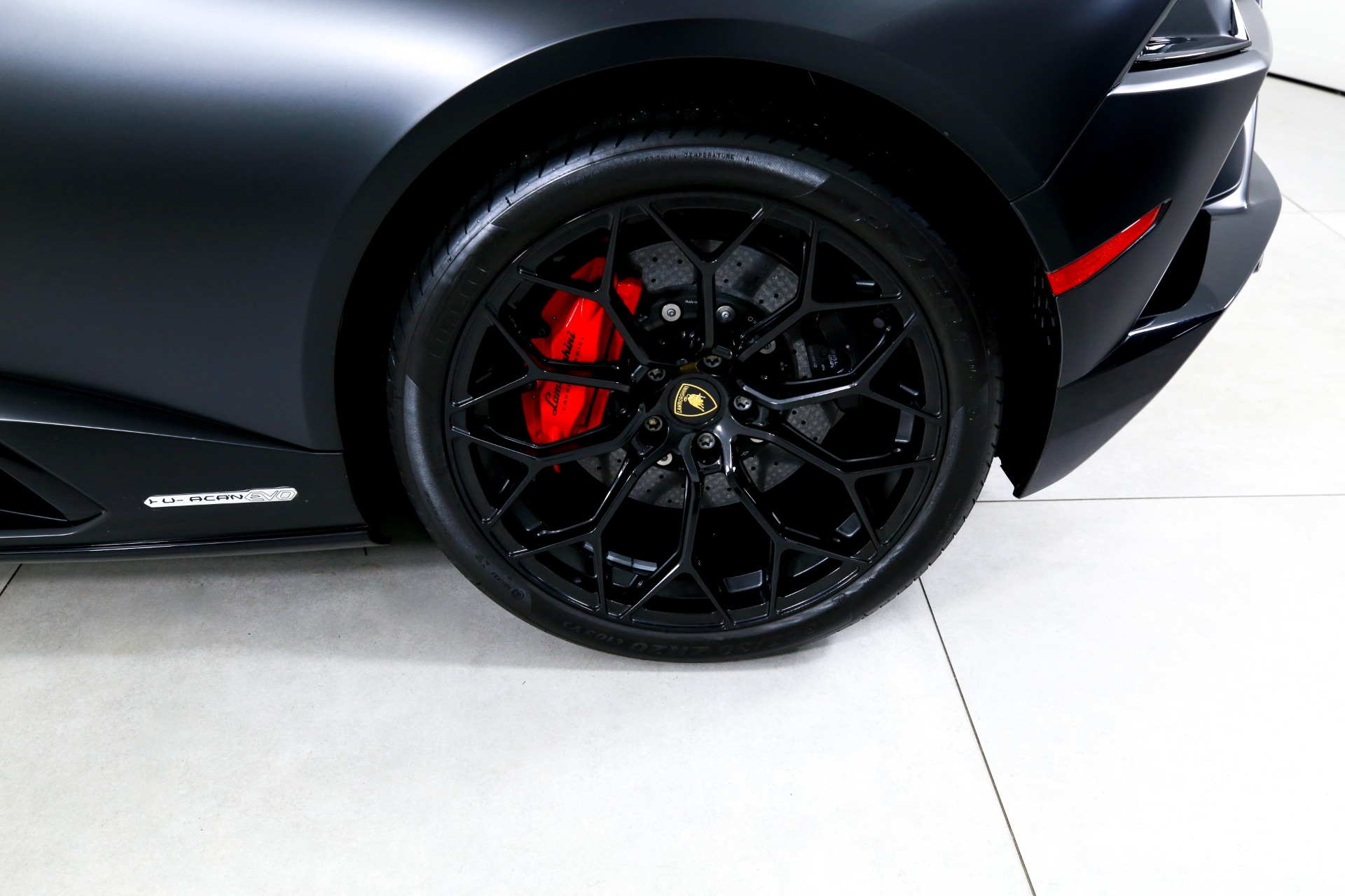 2023 Lamborghini Huracan Evo Spyder photo 24