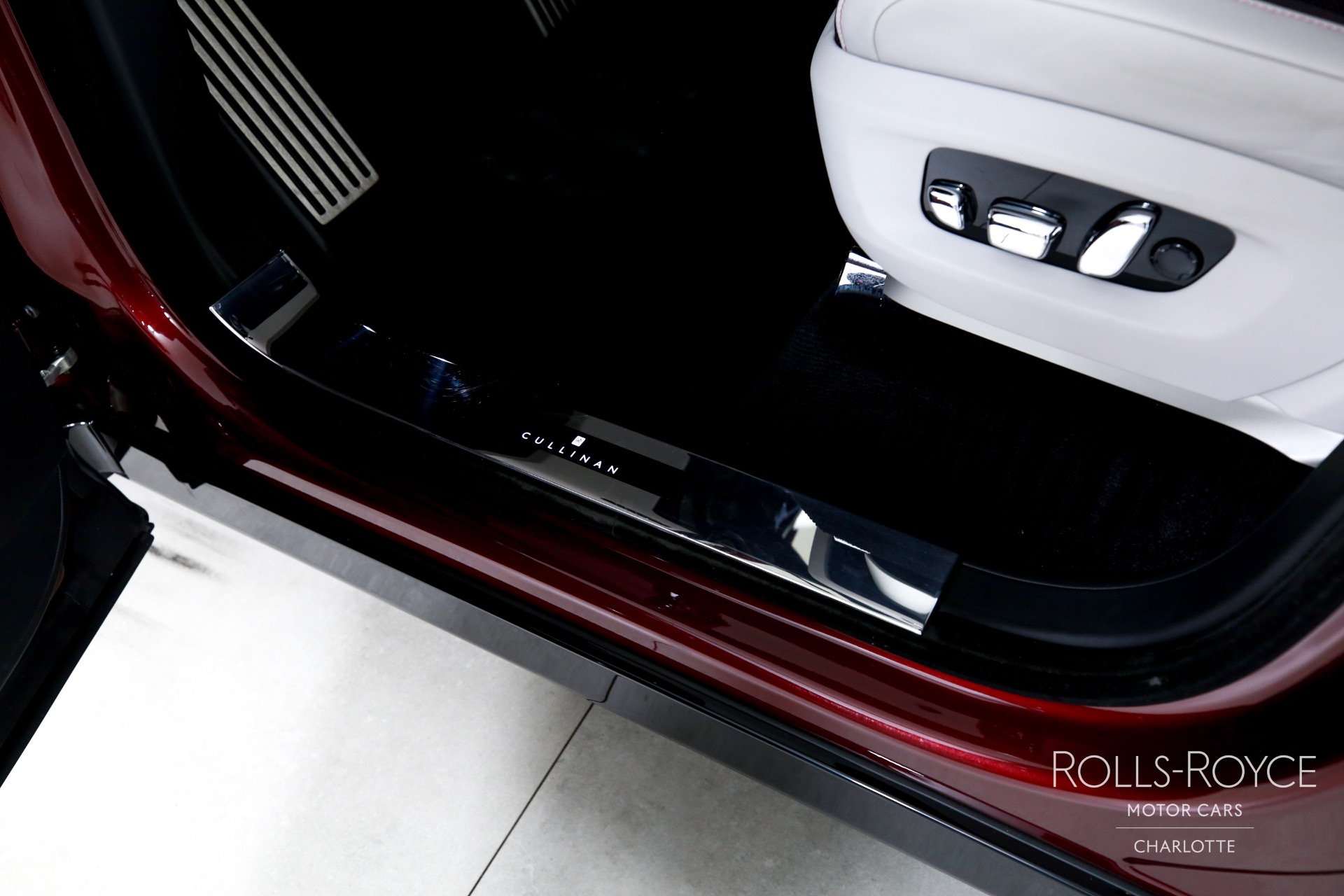 2025 Rolls-Royce Cullinan Base - Photo 17