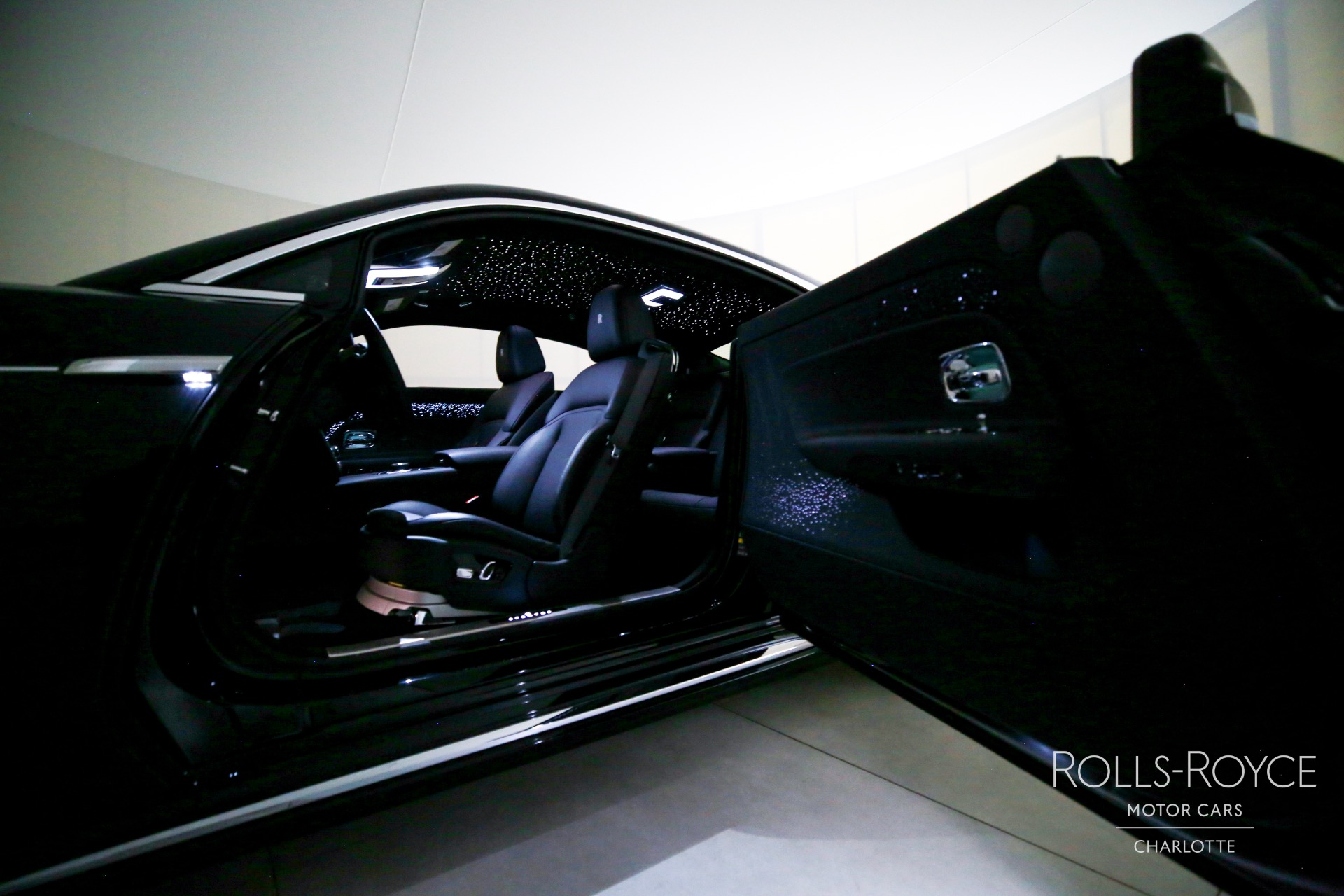 2025 Rolls Royce Spectre photo 12