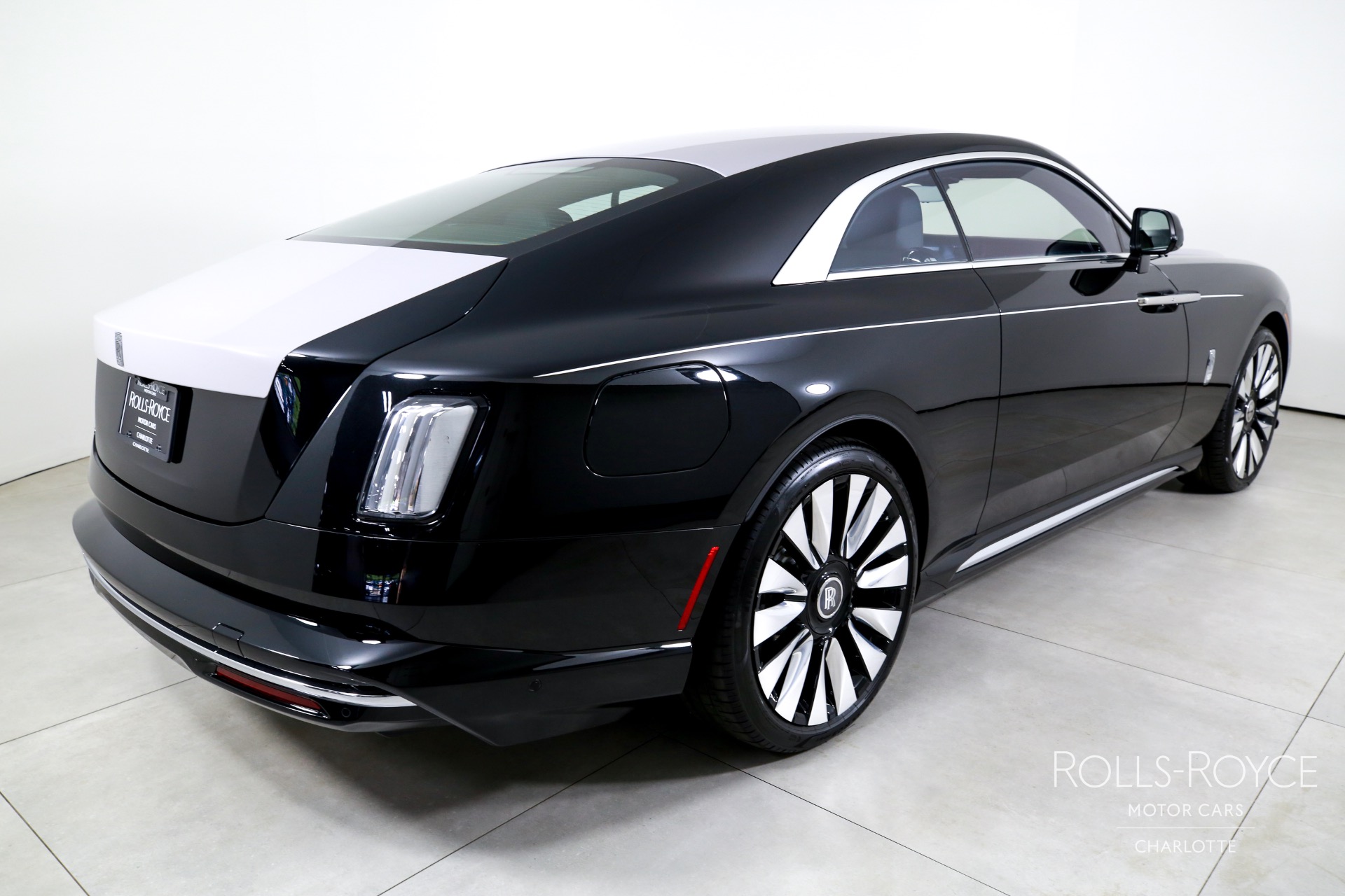2025 Rolls Royce Spectre photo 2