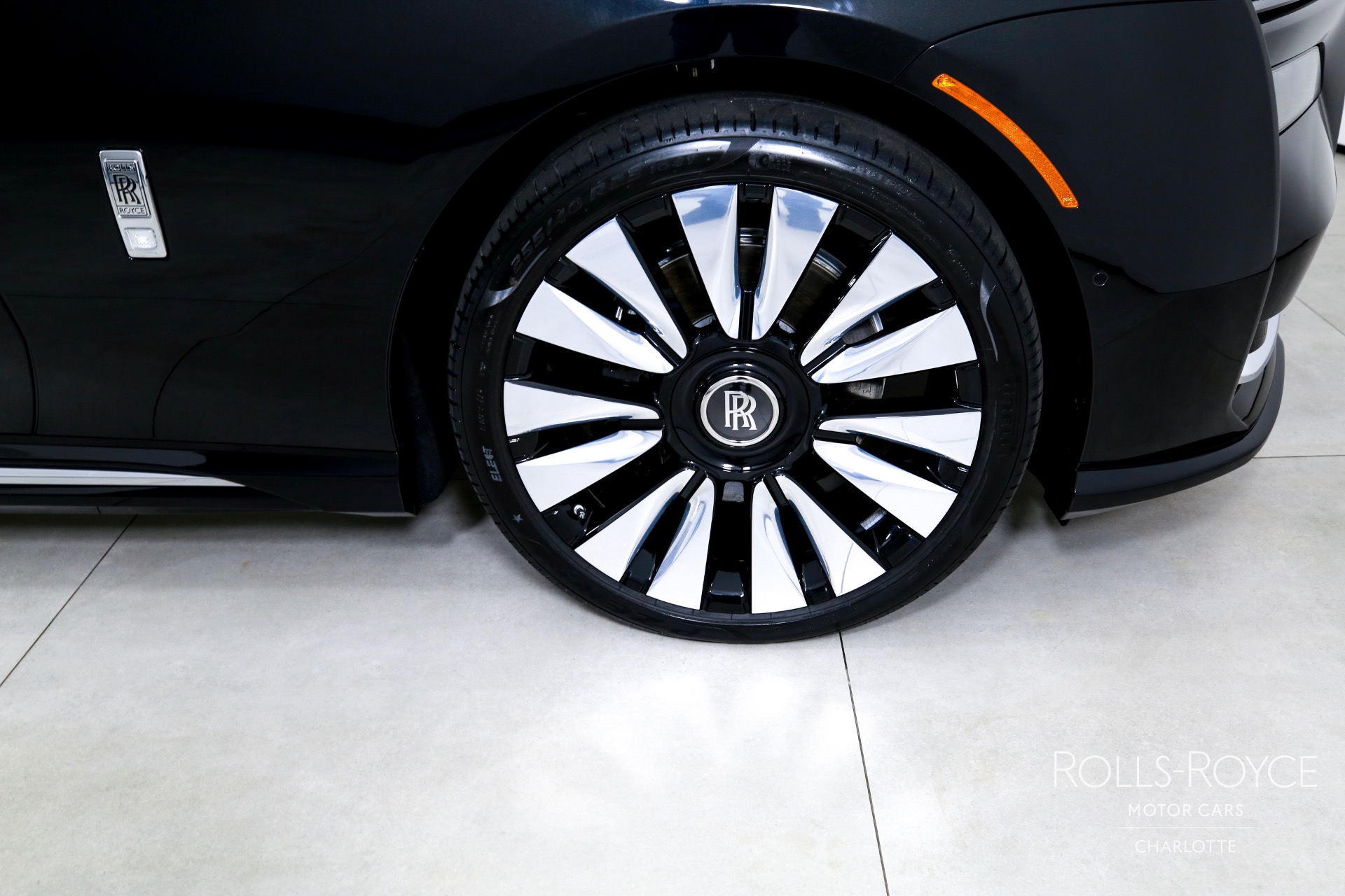 2025 Rolls Royce Spectre photo 31
