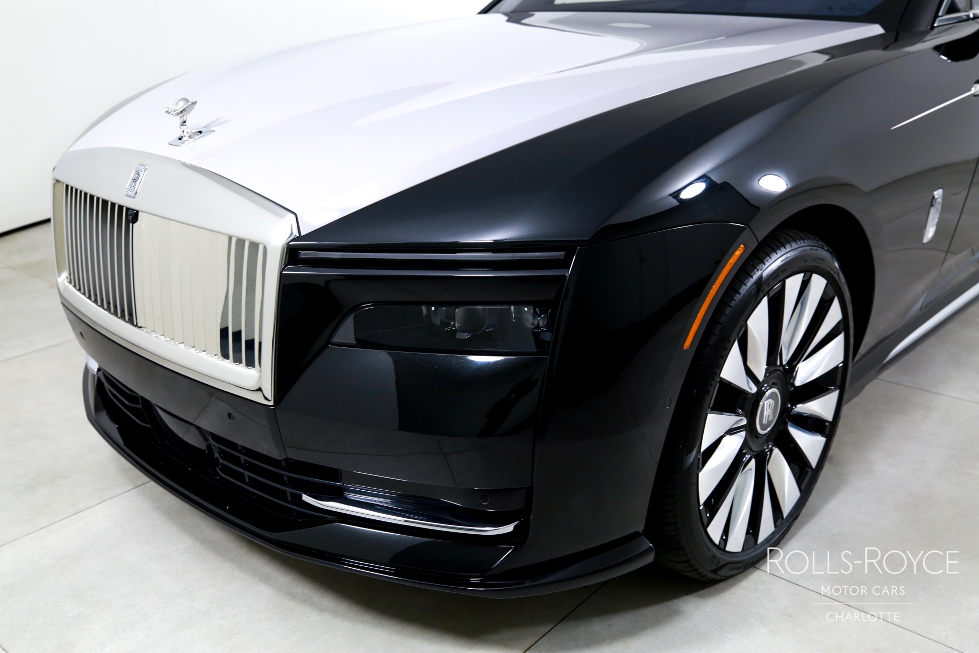 2025 Rolls Royce Spectre photo 34