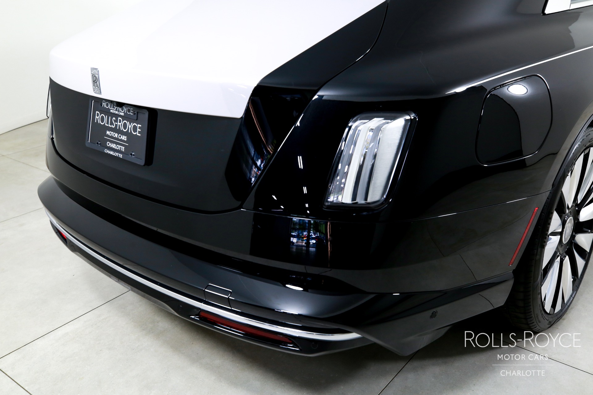 2025 Rolls Royce Spectre photo 36