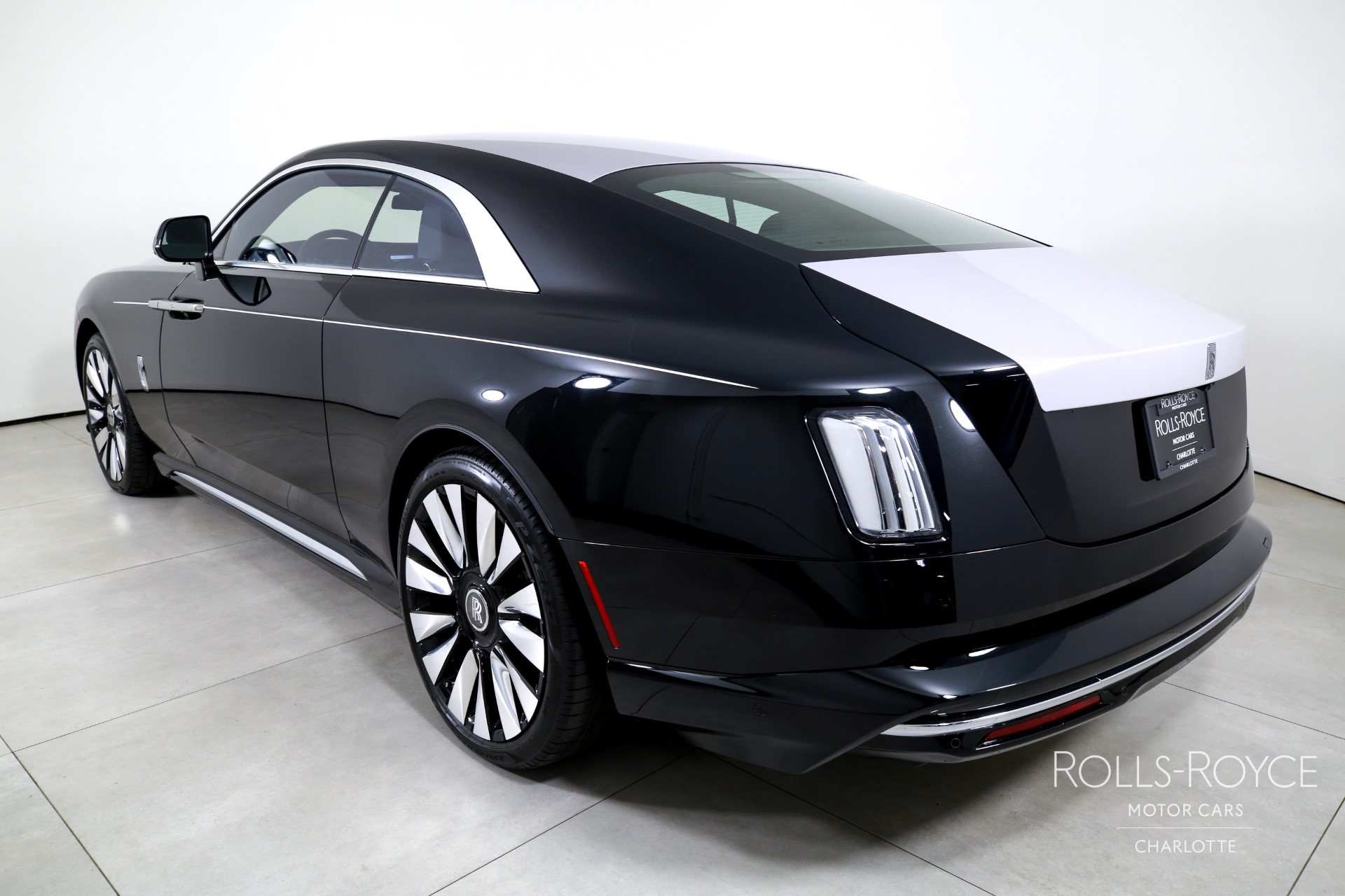 2025 Rolls Royce Spectre photo 8