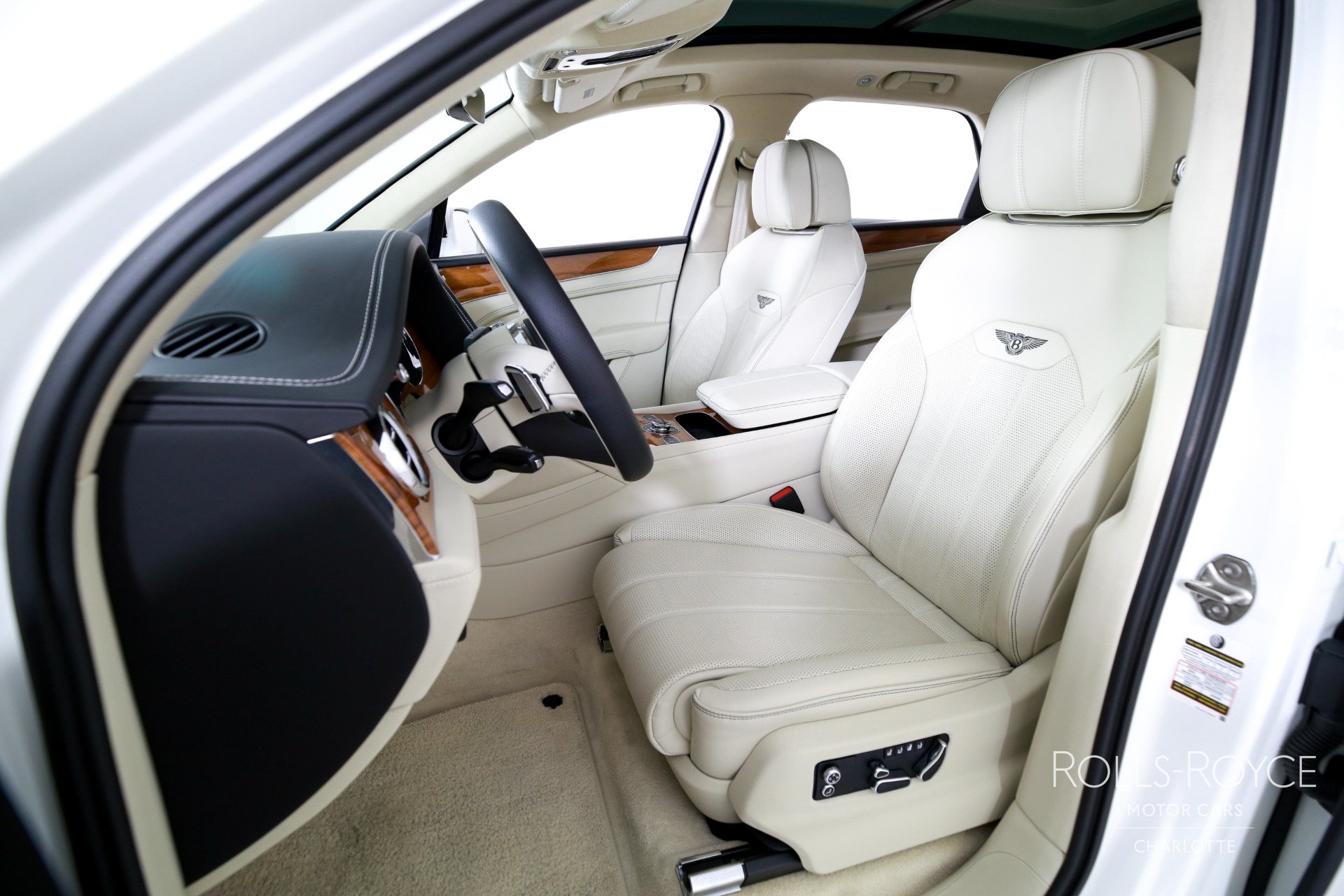 2023 Bentley Bentayga Hybrid Base photo 11