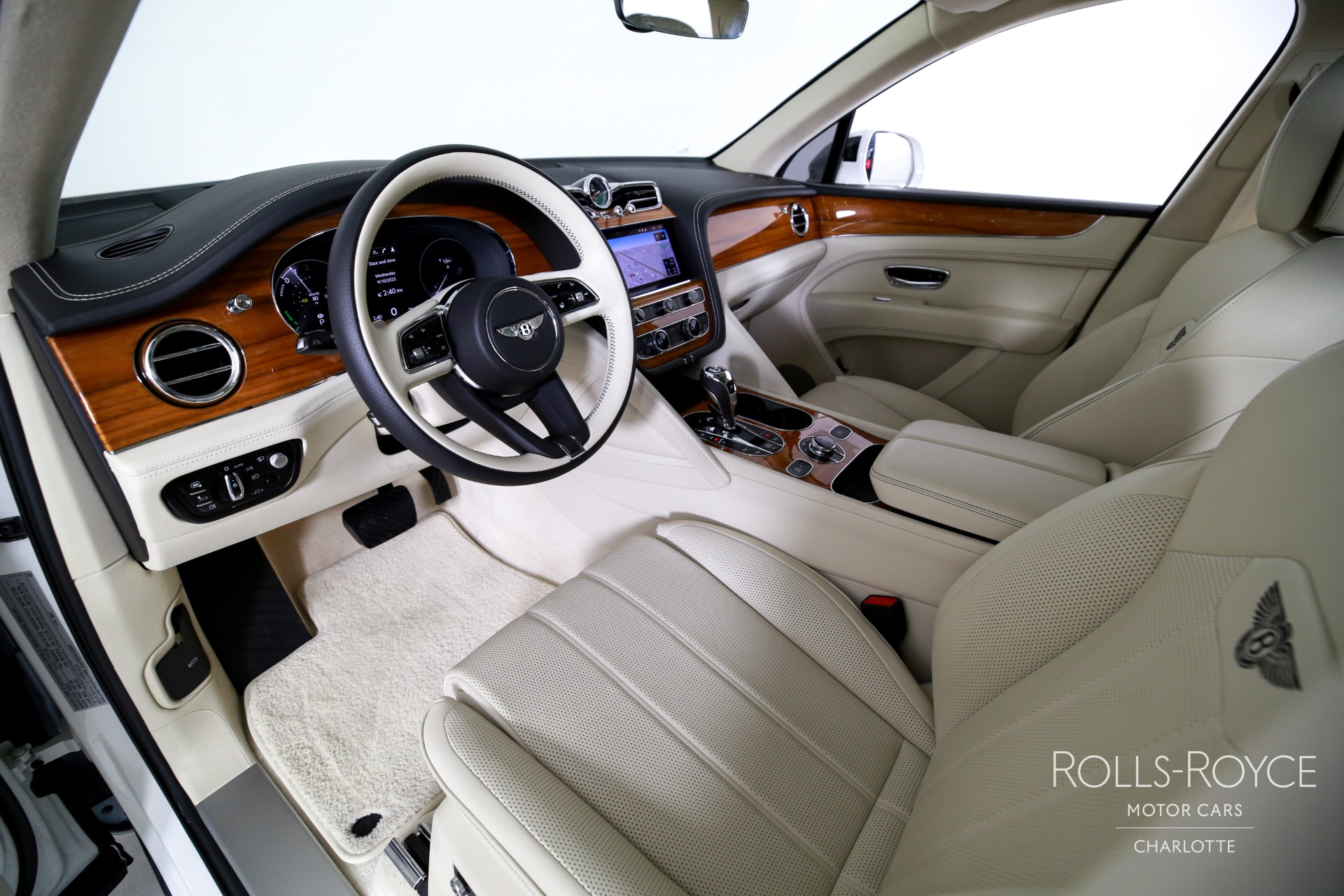 2023 Bentley Bentayga Hybrid Base photo 12