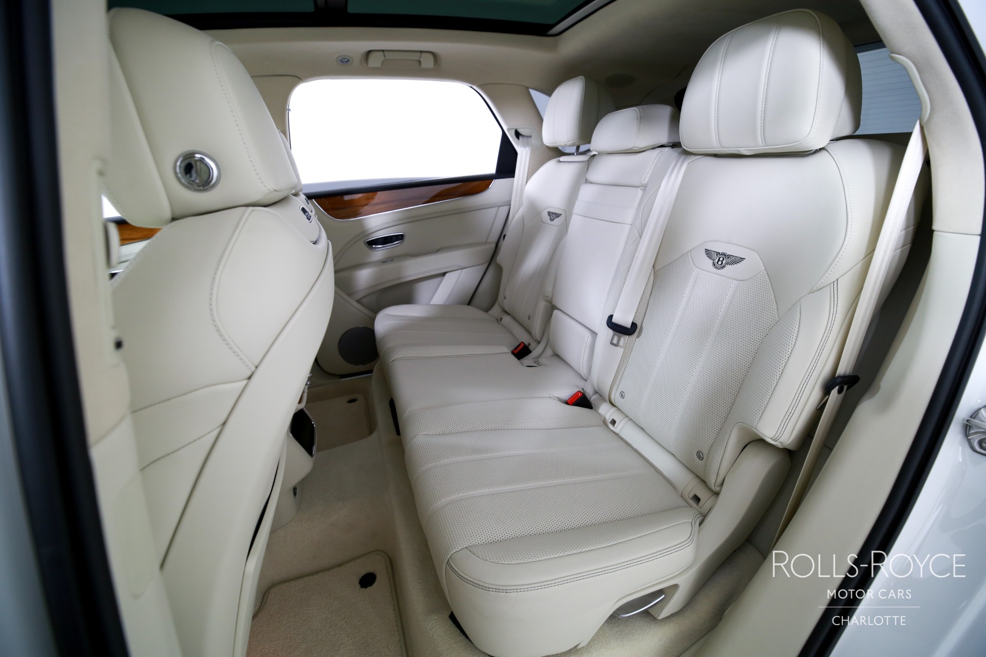 2023 Bentley Bentayga Hybrid Base photo 17