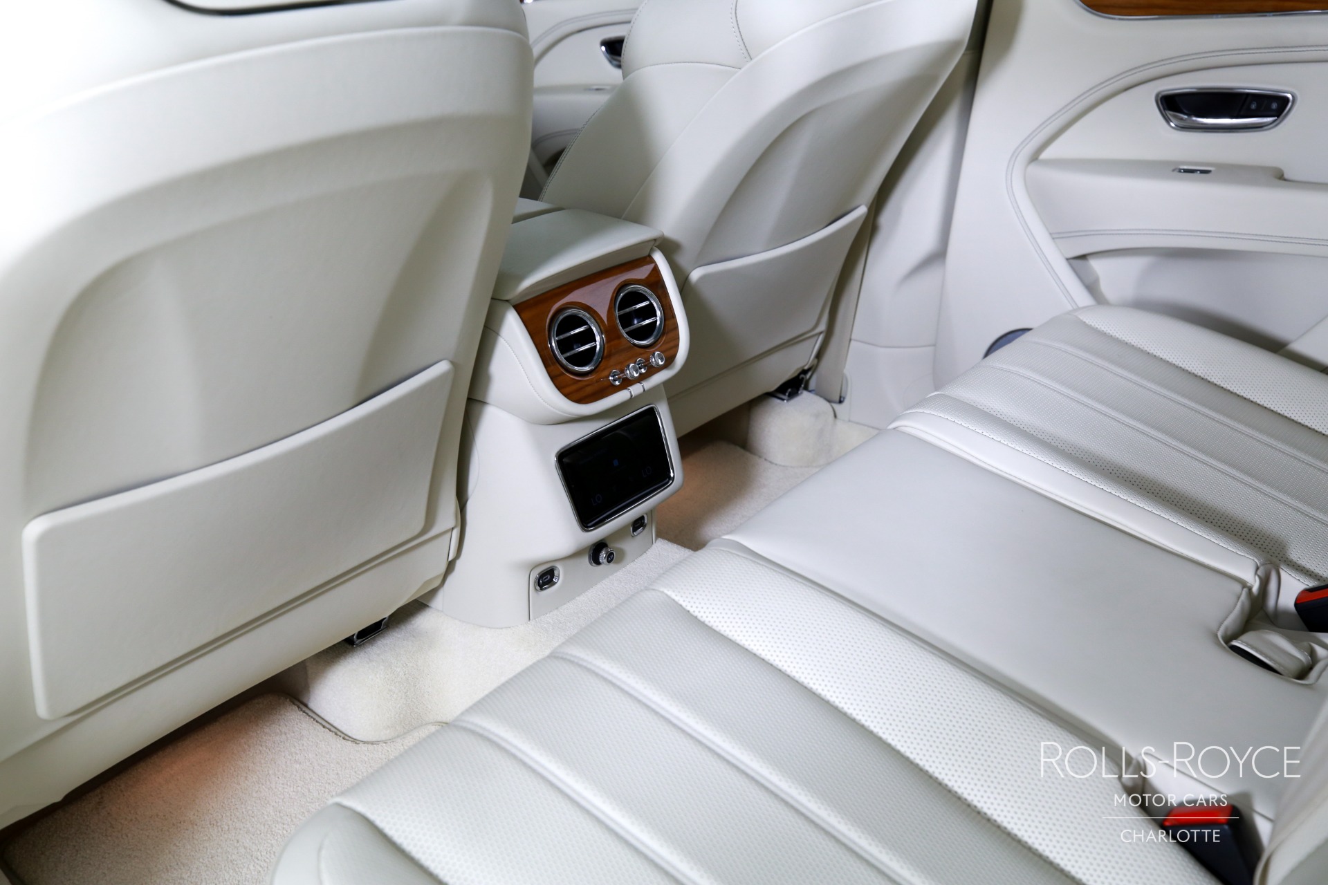 2023 Bentley Bentayga Hybrid Base photo 18
