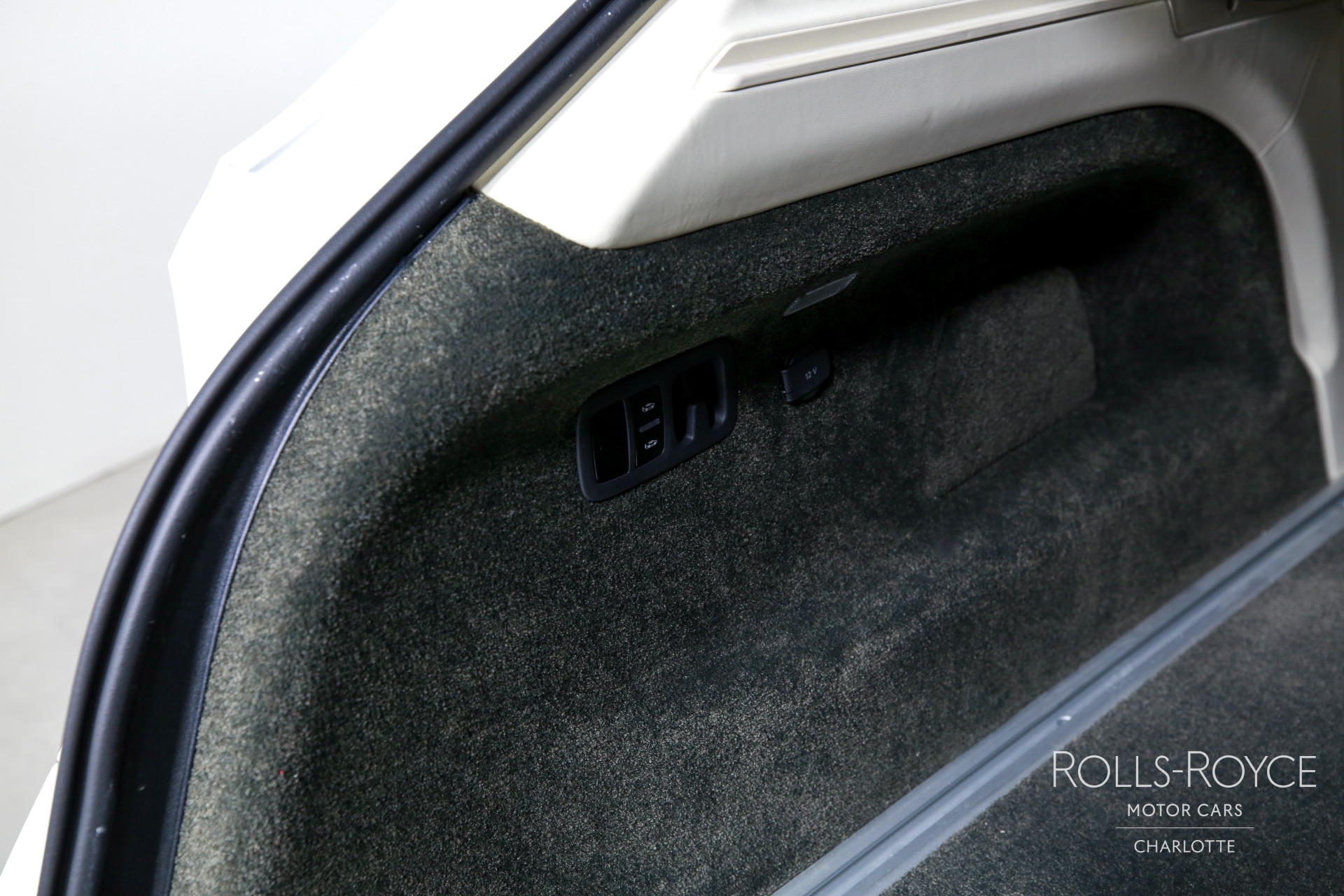 2023 Bentley Bentayga Hybrid Base photo 21