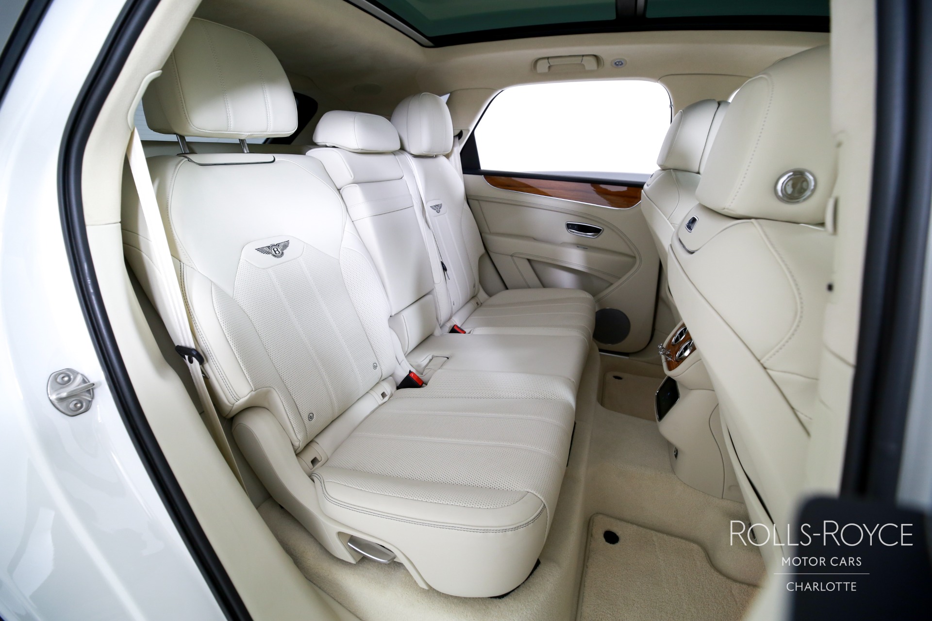 2023 Bentley Bentayga Hybrid Base photo 23