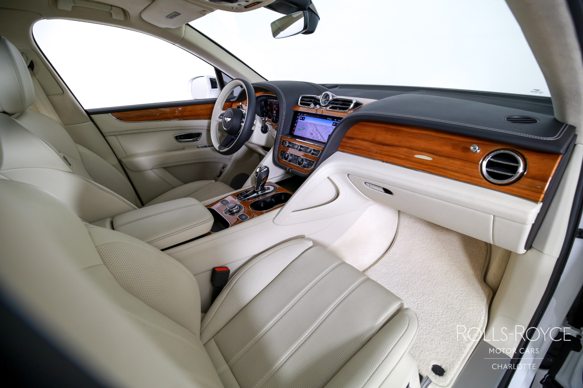 2023 Bentley Bentayga Hybrid Base photo 25