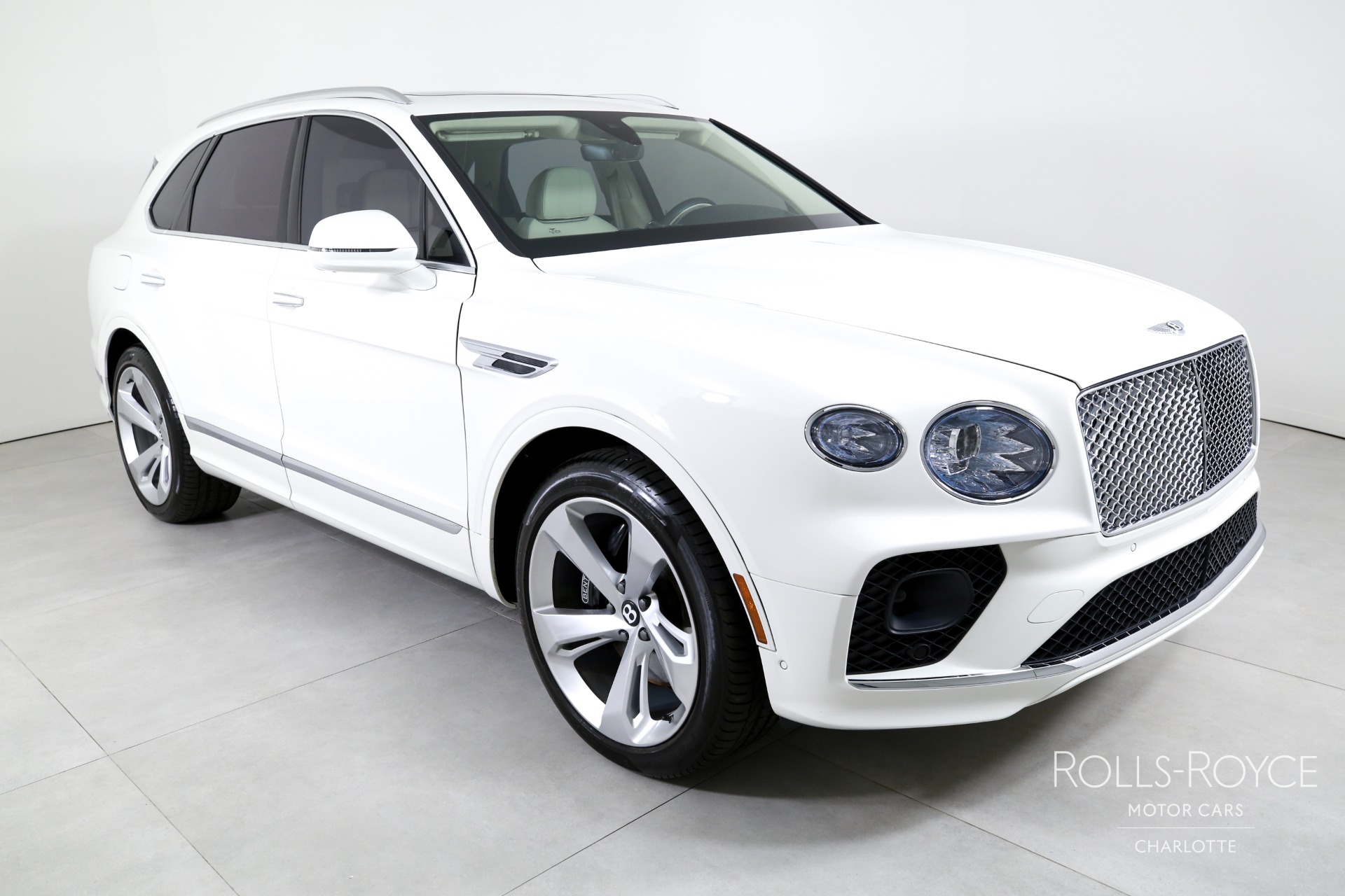 2023 Bentley Bentayga Hybrid Base photo 3
