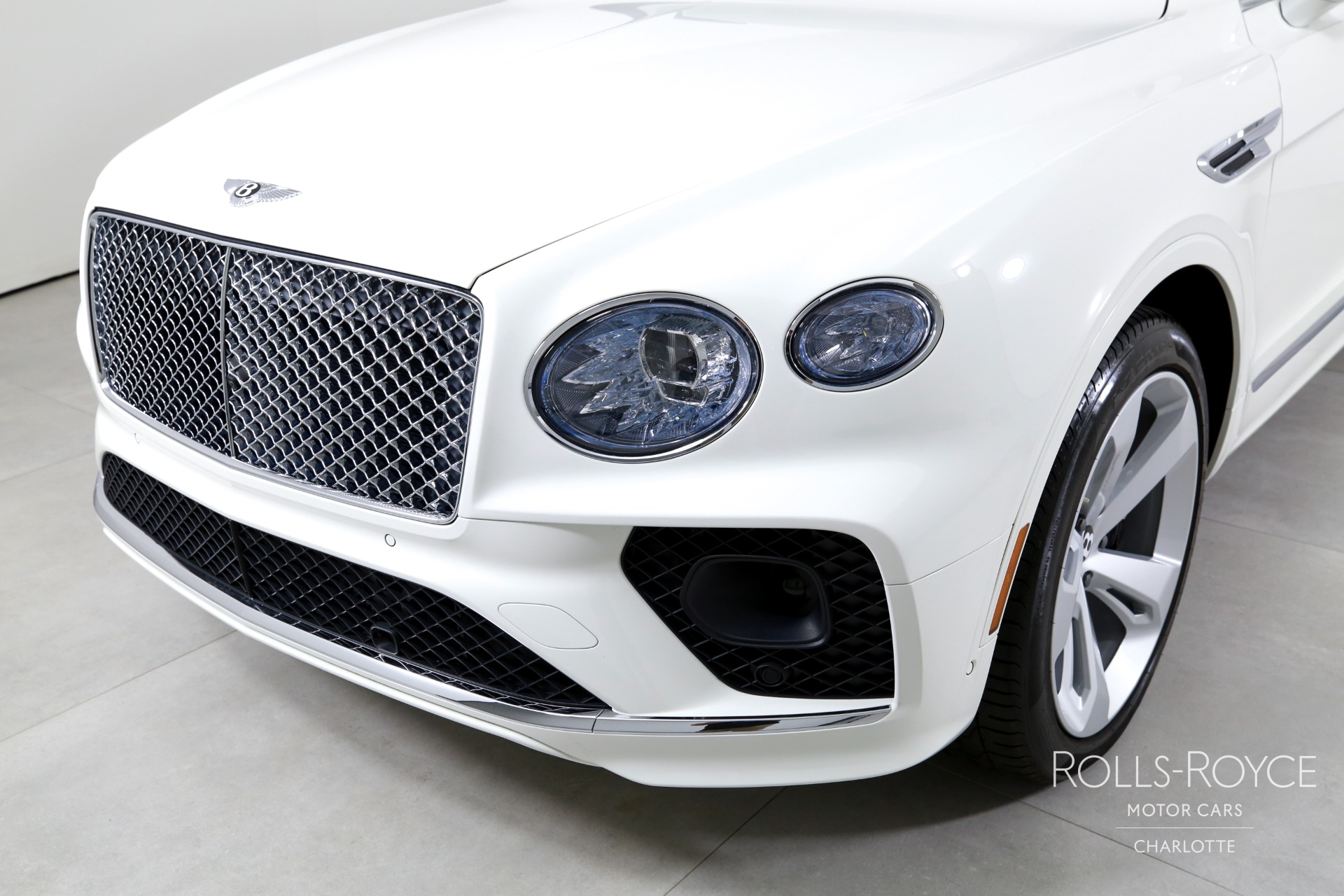 2023 Bentley Bentayga Hybrid Base photo 32
