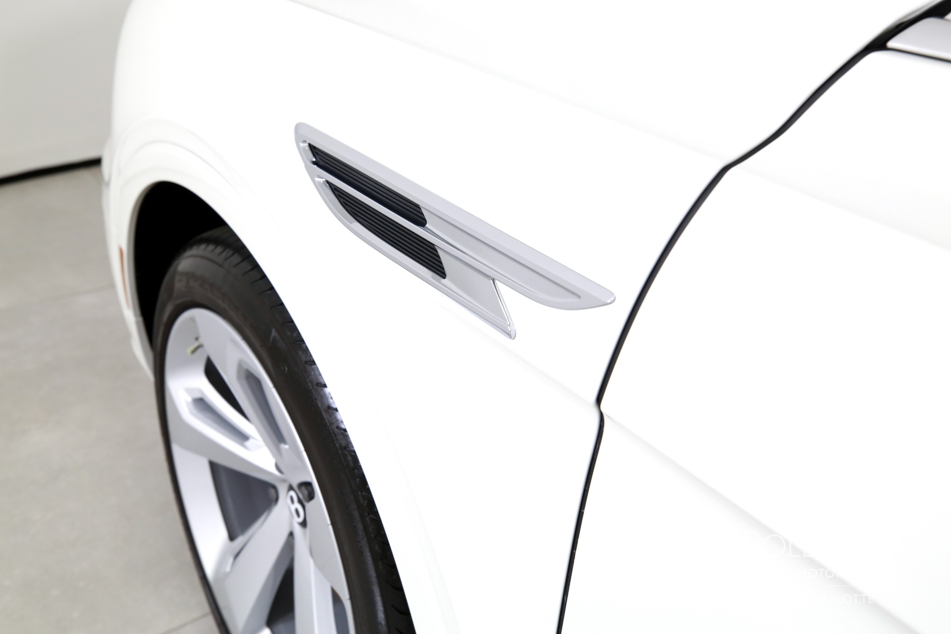 2023 Bentley Bentayga Hybrid Base photo 33